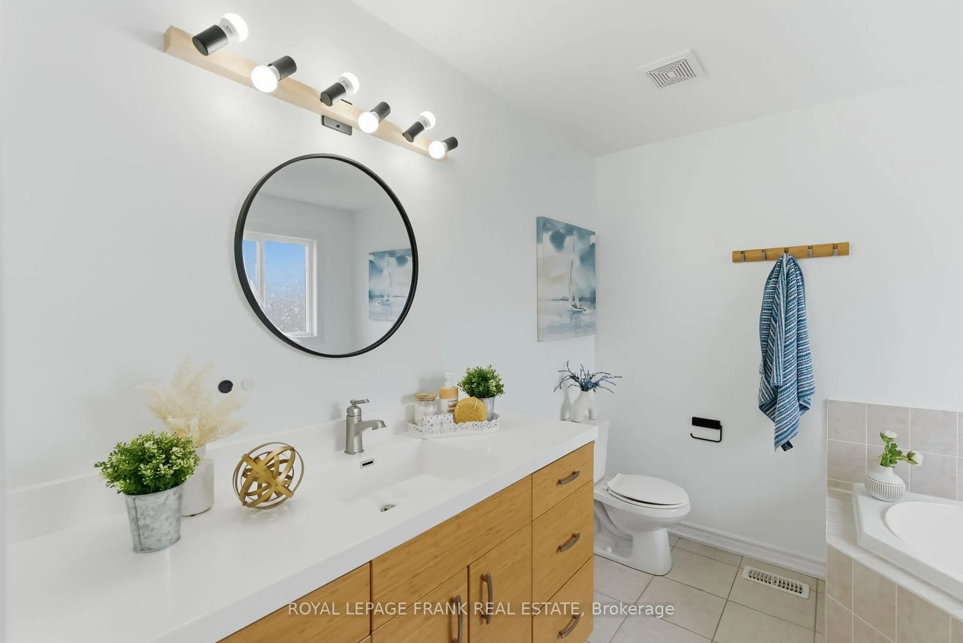 Photo 24 of 68 Forrester Drive, Clarington, Bowmanville — HOMEH