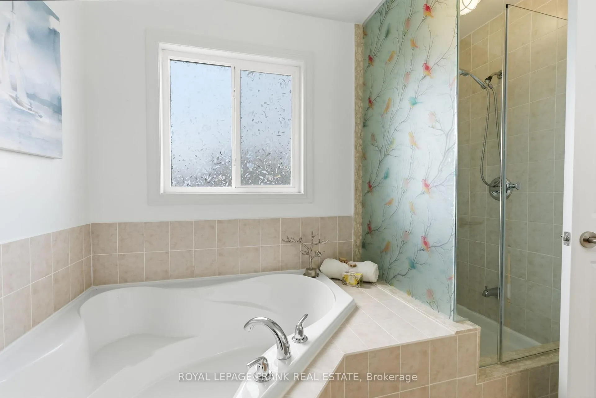 Photo 27 of 68 Forrester Drive, Clarington, Bowmanville — HOMEH
