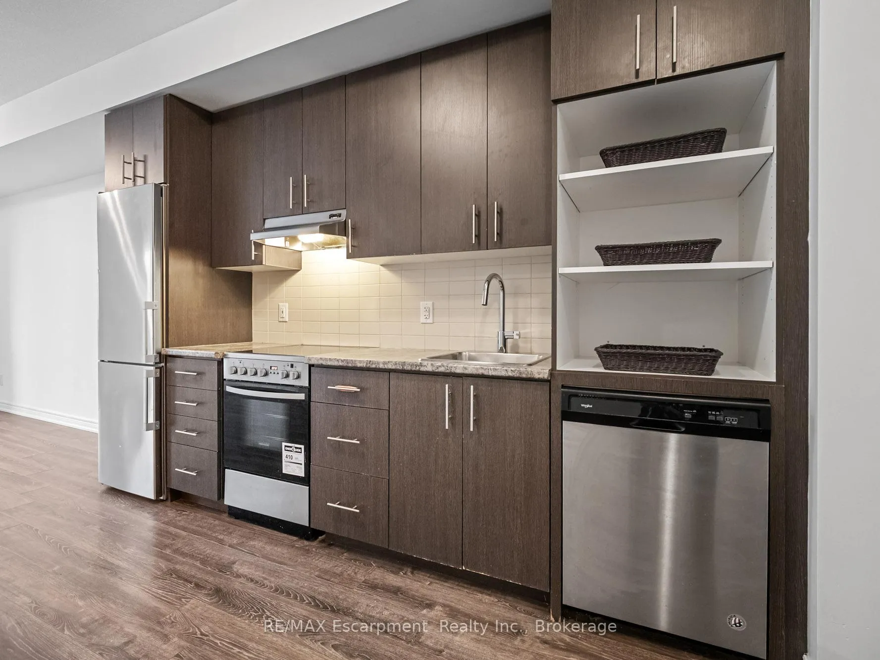 Photo 5 of Unit 218, 10 Esplanade Lane, Grimsby, Grimsby Beach — HOMEH