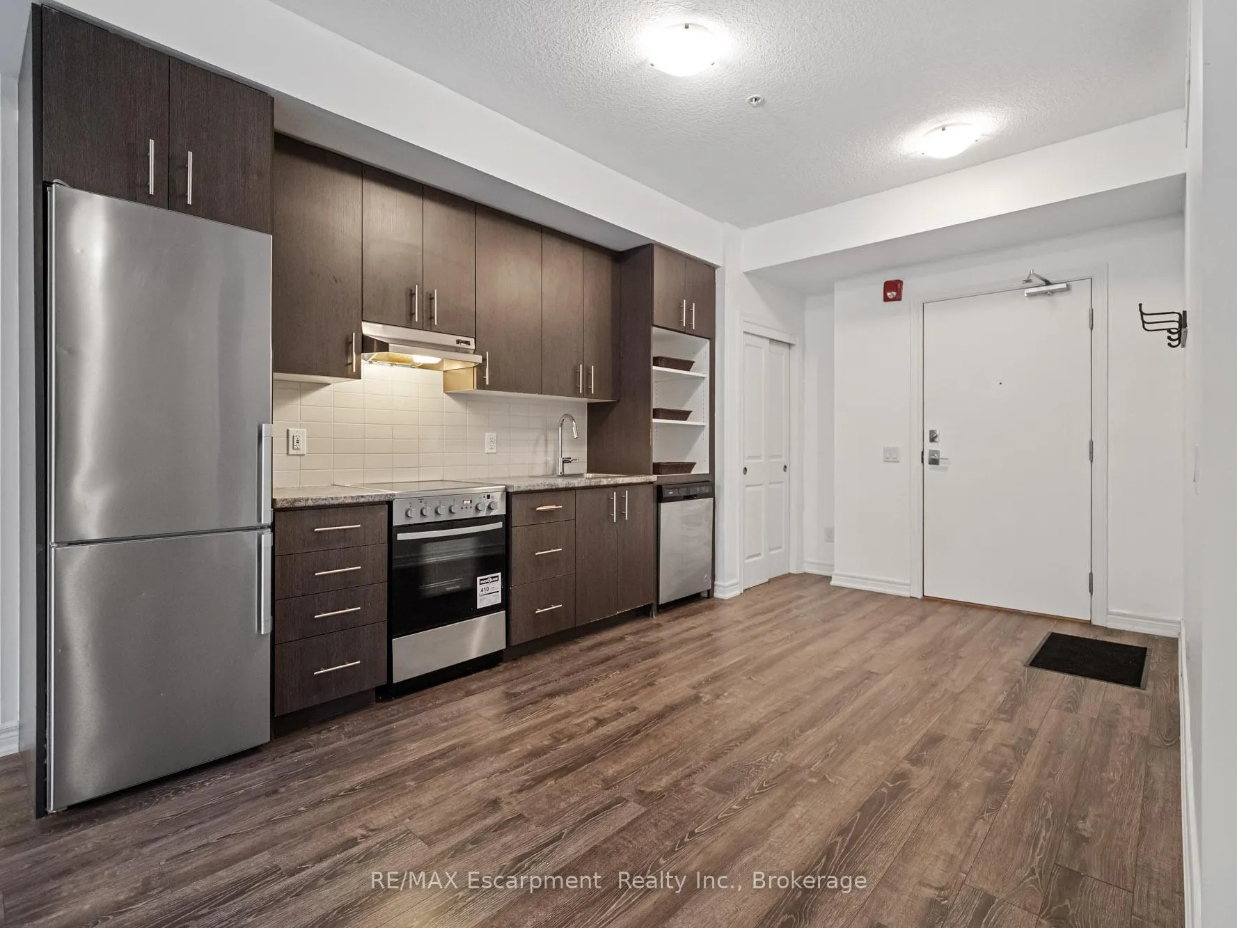Photo 6 of Unit 218, 10 Esplanade Lane, Grimsby, Grimsby Beach — HOMEH