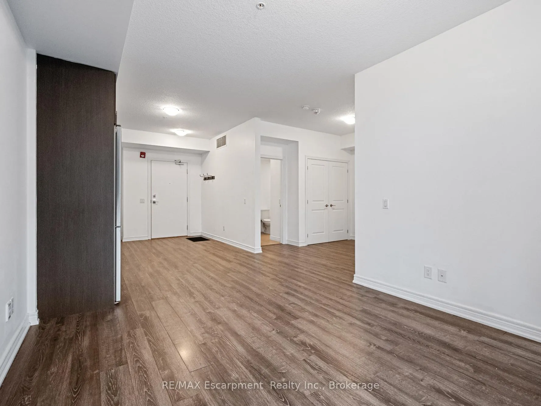 Photo 7 of Unit 218, 10 Esplanade Lane, Grimsby, Grimsby Beach — HOMEH