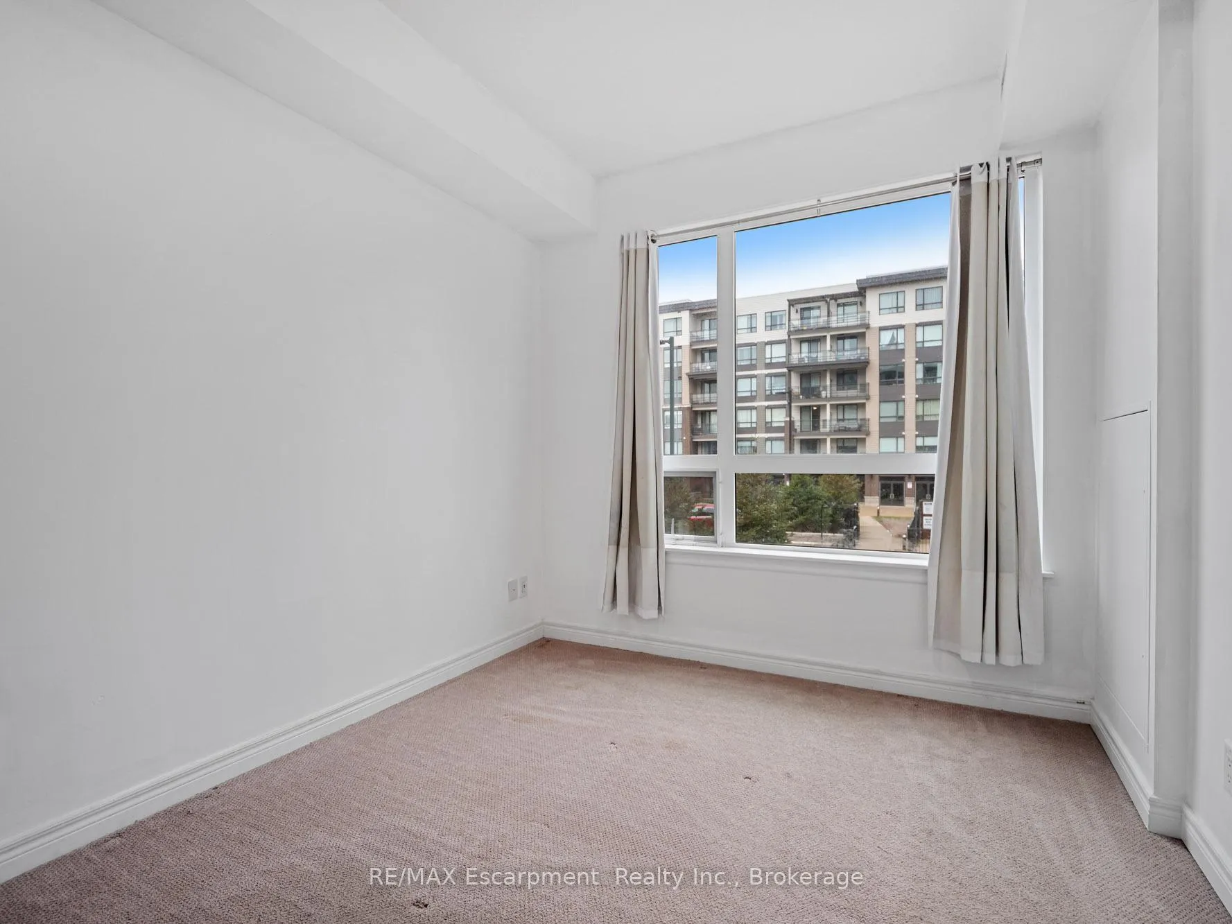 Photo 10 of Unit 218, 10 Esplanade Lane, Grimsby, Grimsby Beach — HOMEH
