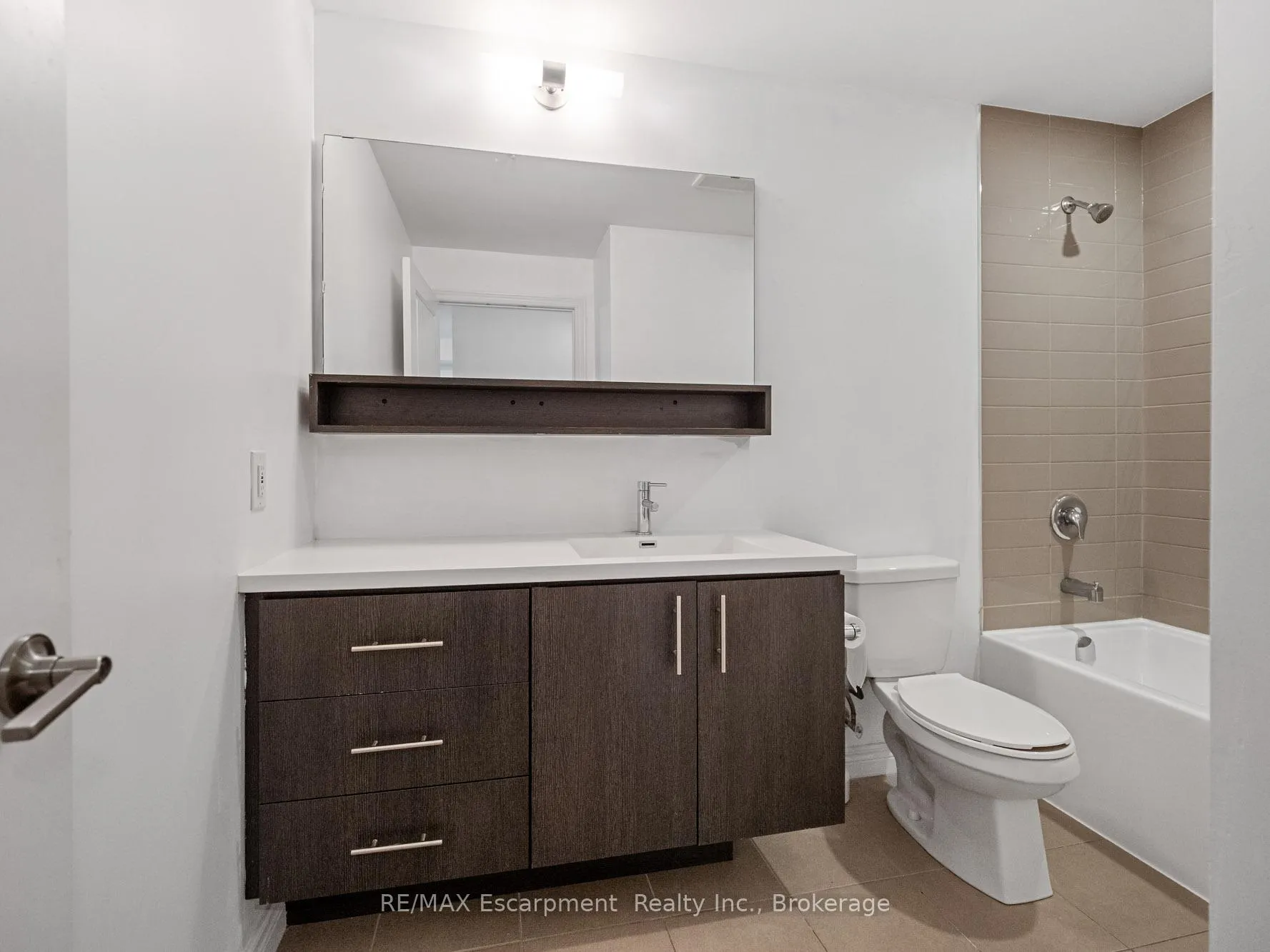 Photo 12 of Unit 218, 10 Esplanade Lane, Grimsby, Grimsby Beach — HOMEH