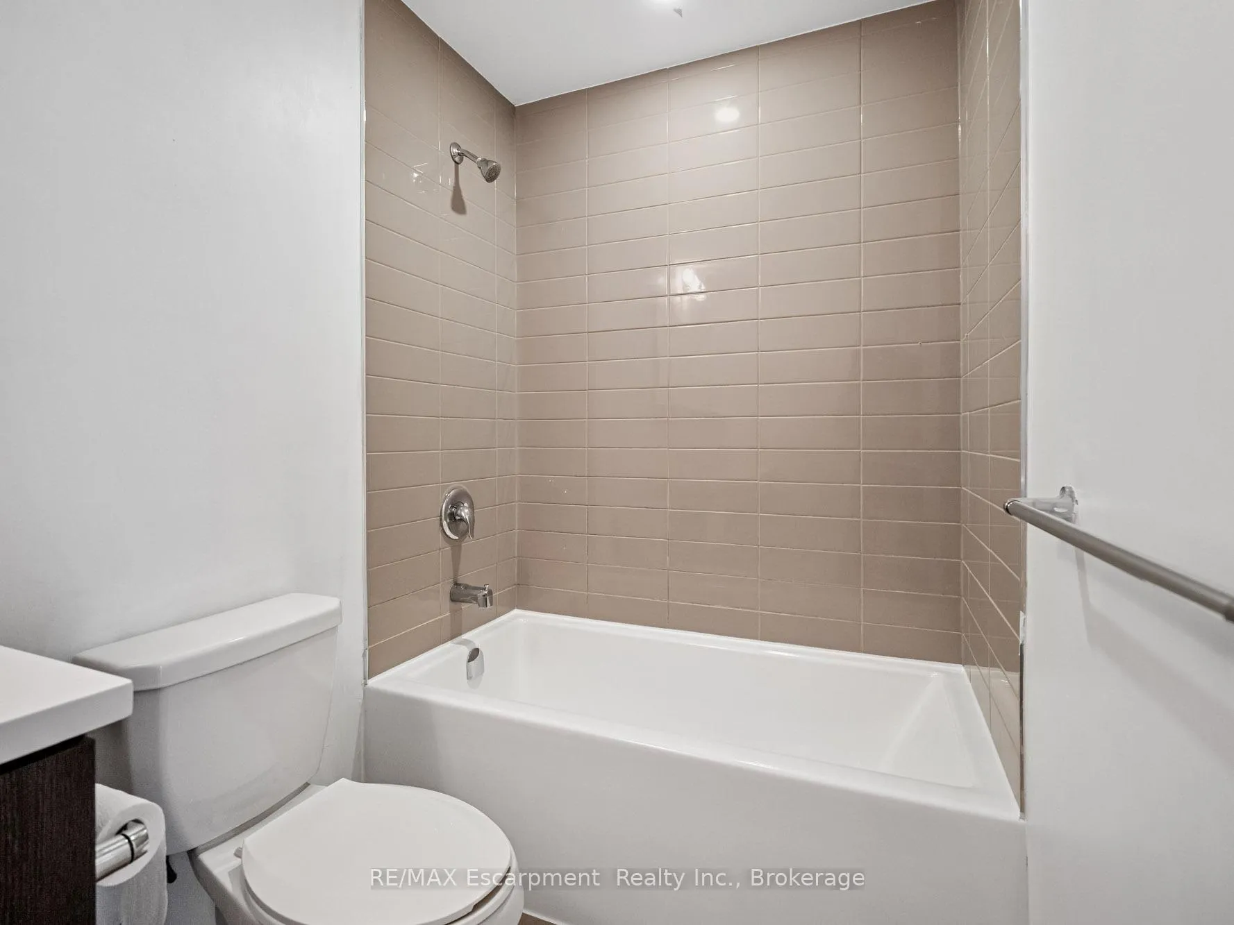 Photo 13 of Unit 218, 10 Esplanade Lane, Grimsby, Grimsby Beach — HOMEH