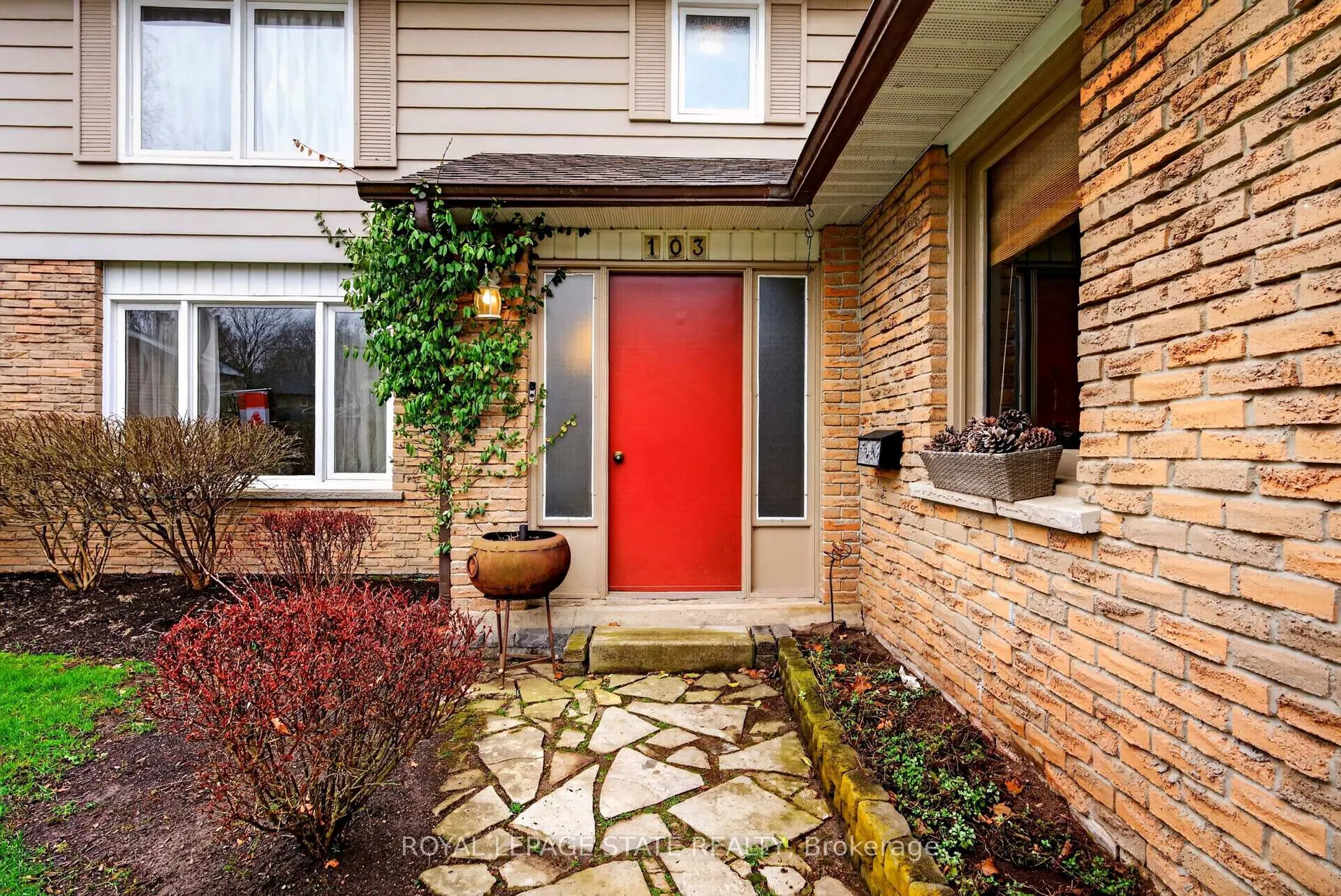 Photo 3 of 103 Turnbull Road, Hamilton, Dundas — HOMEH