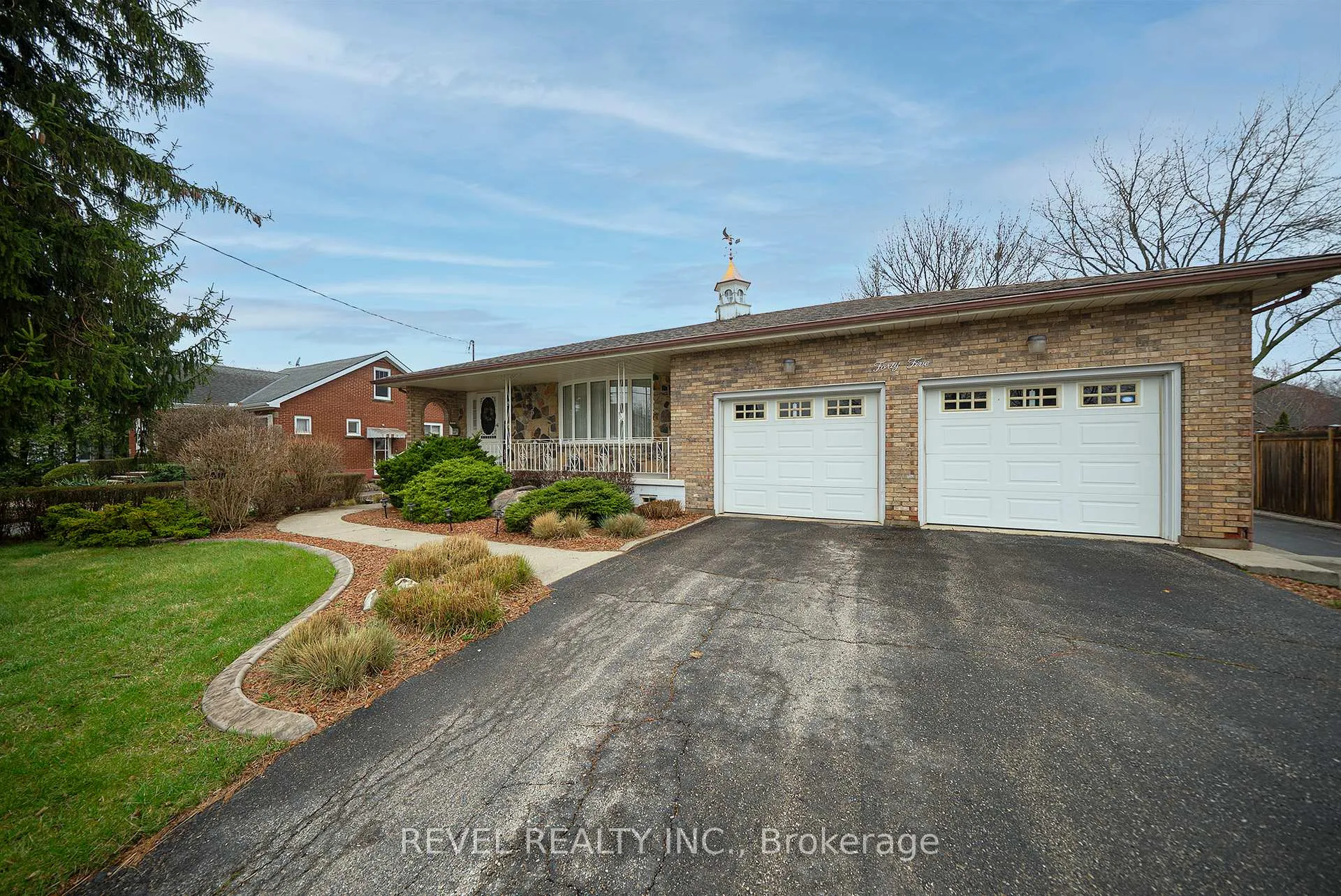 Photo 4 of 45 Clench Avenue, Brantford — HOMEH
