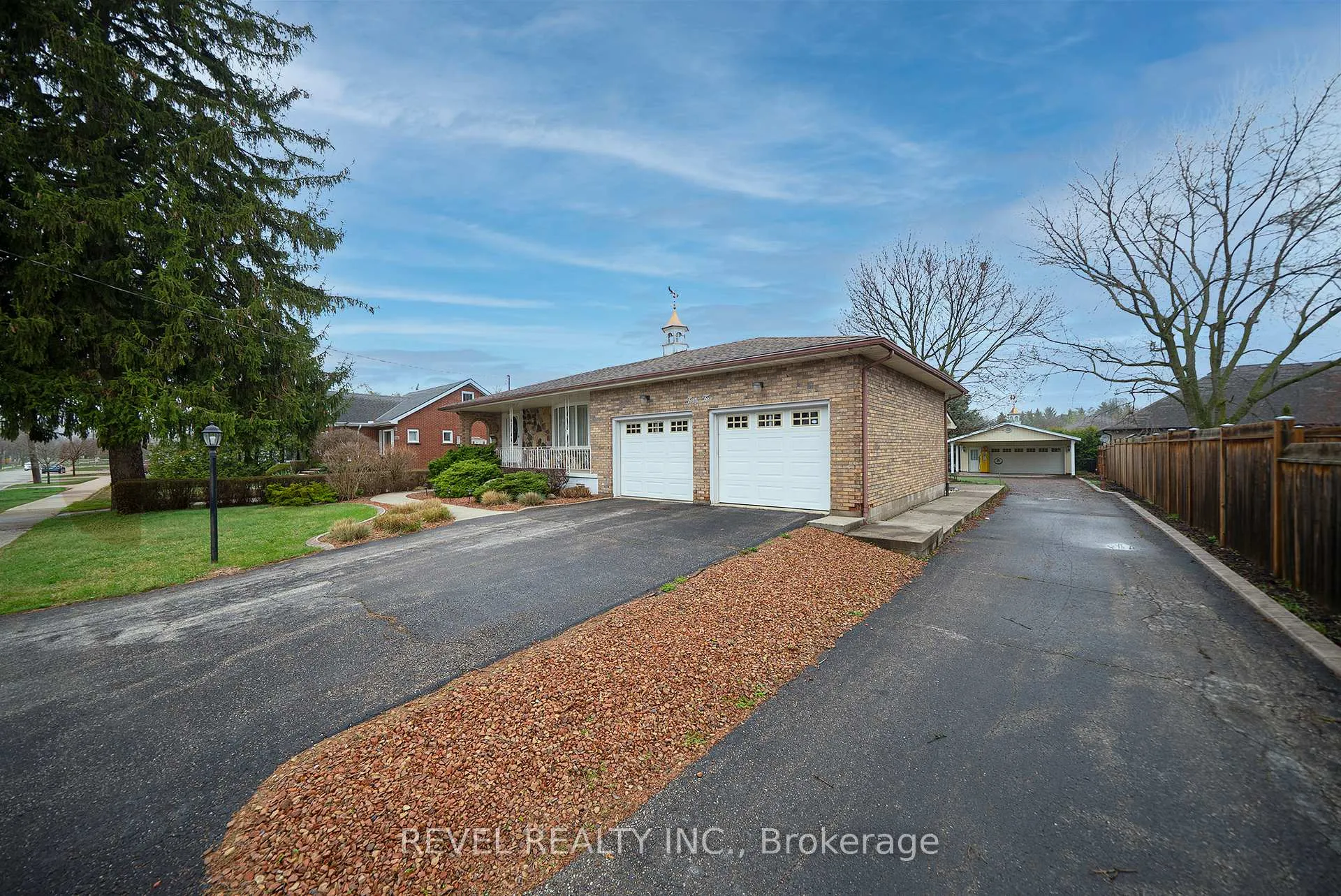 Photo 5 of 45 Clench Avenue, Brantford — HOMEH