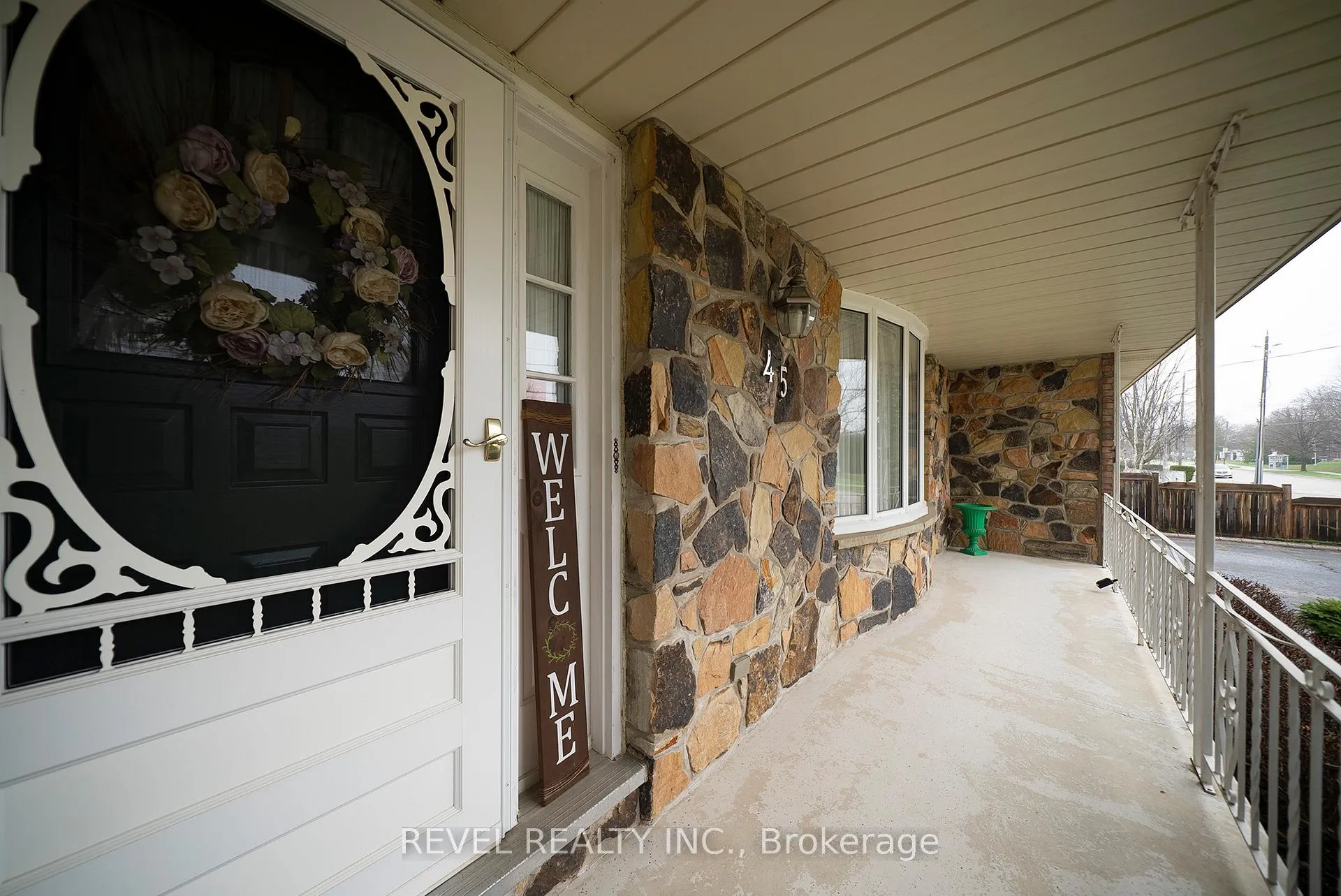 Photo 6 of 45 Clench Avenue, Brantford — HOMEH