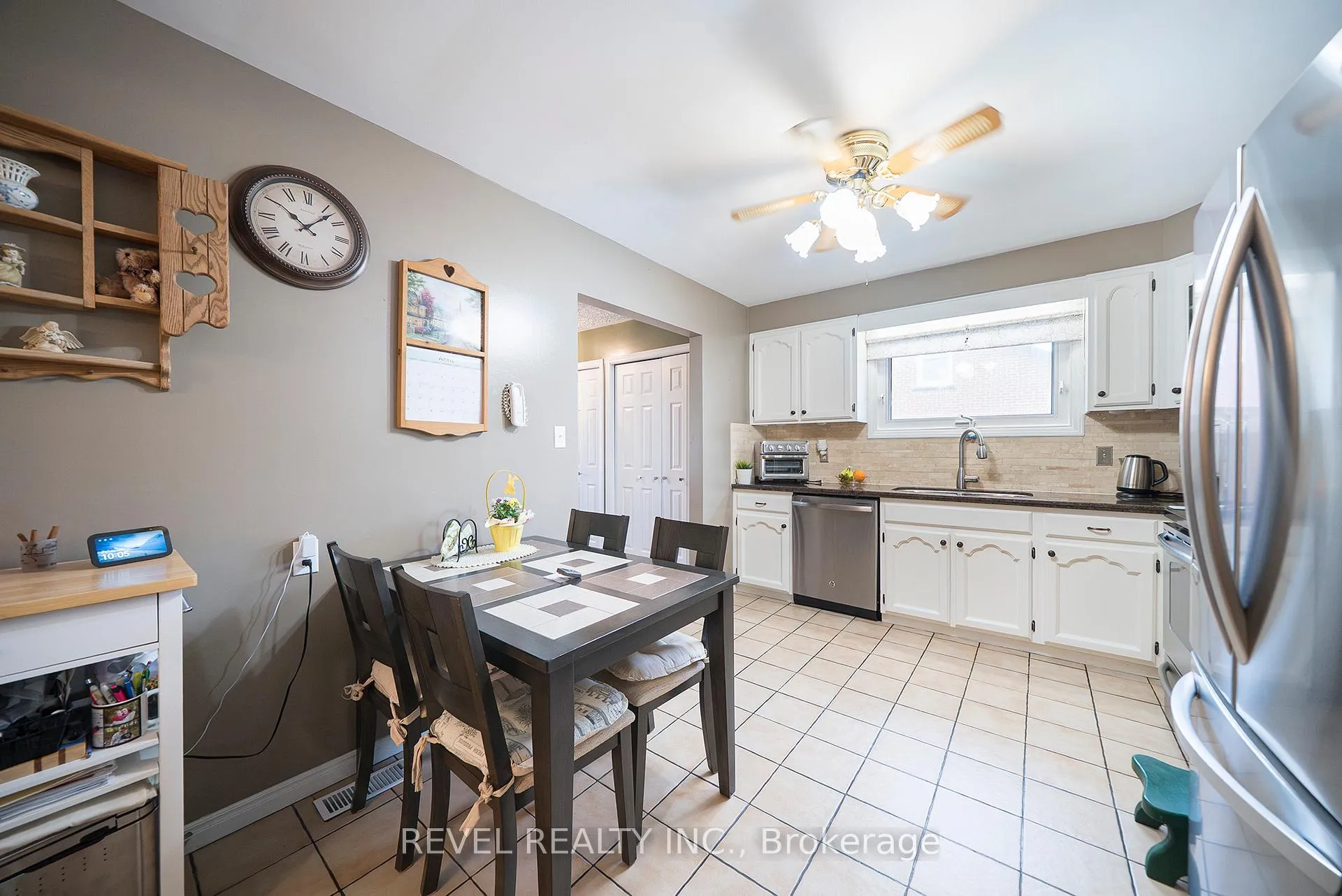 Photo 11 of 45 Clench Avenue, Brantford — HOMEH