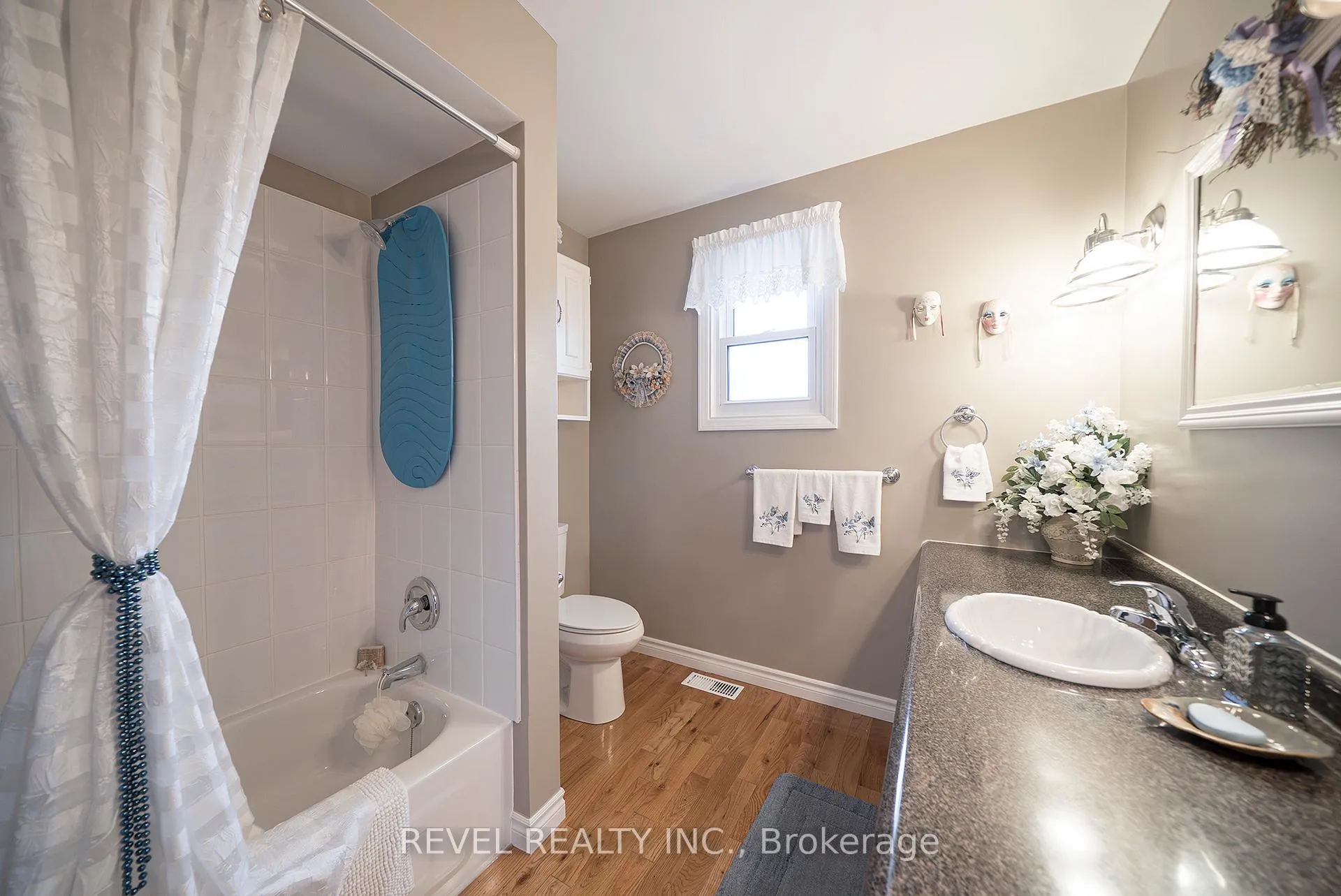 Photo 20 of 45 Clench Avenue, Brantford — HOMEH