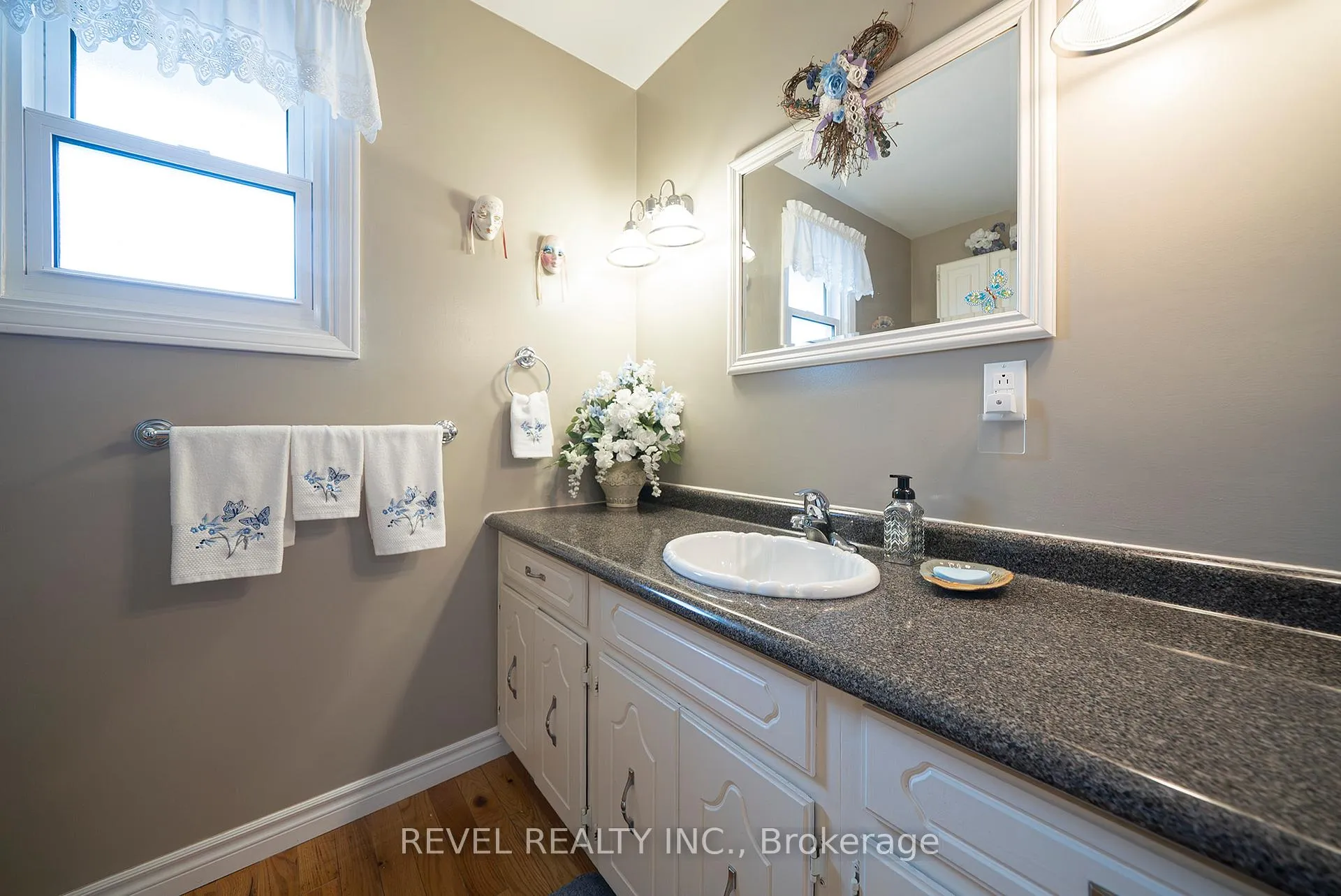 Photo 21 of 45 Clench Avenue, Brantford — HOMEH