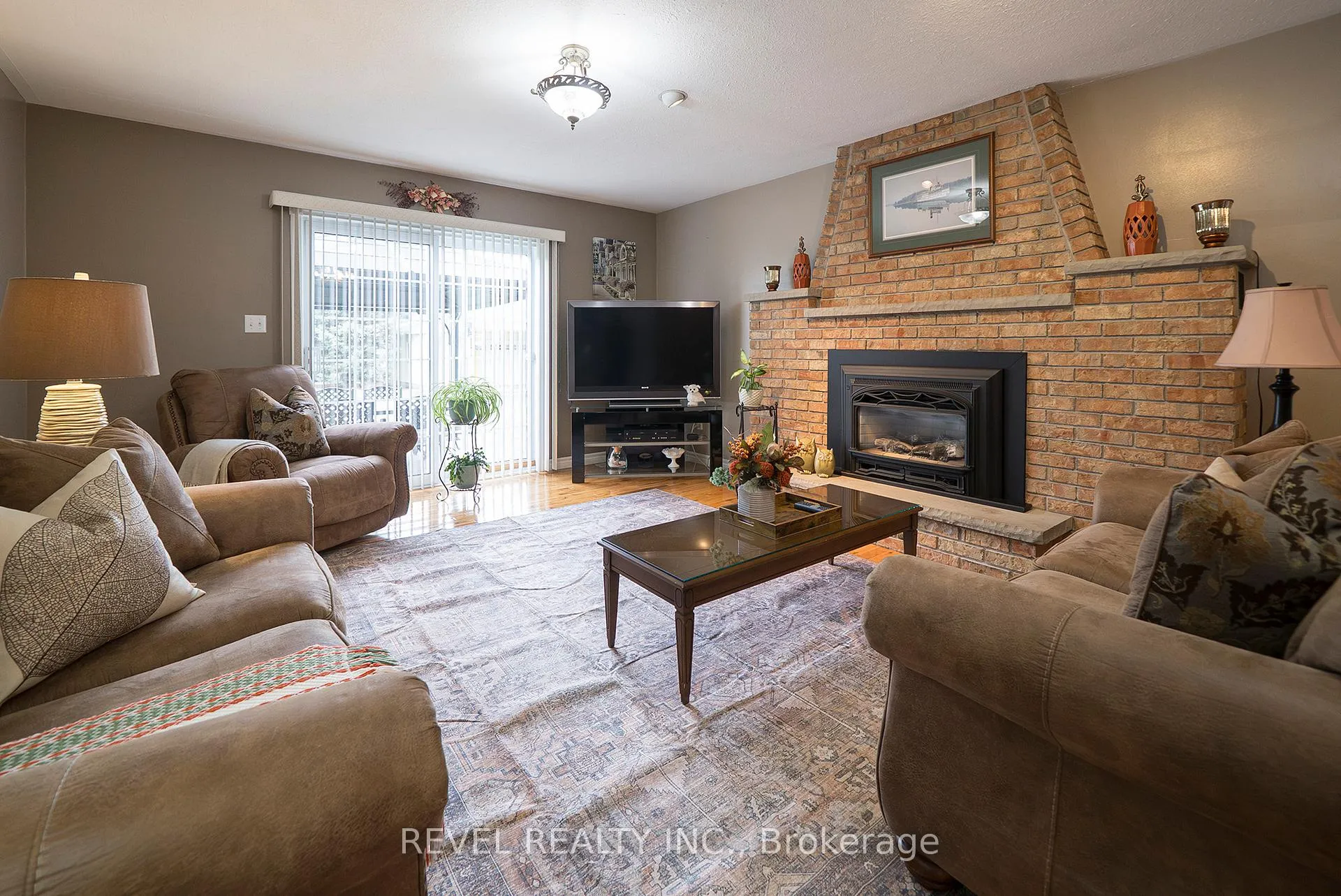 Photo 25 of 45 Clench Avenue, Brantford — HOMEH