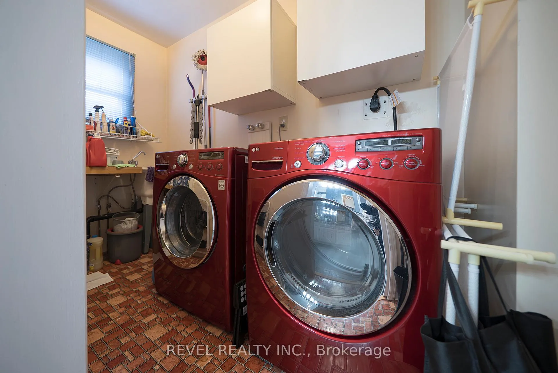 Photo 30 of 45 Clench Avenue, Brantford — HOMEH