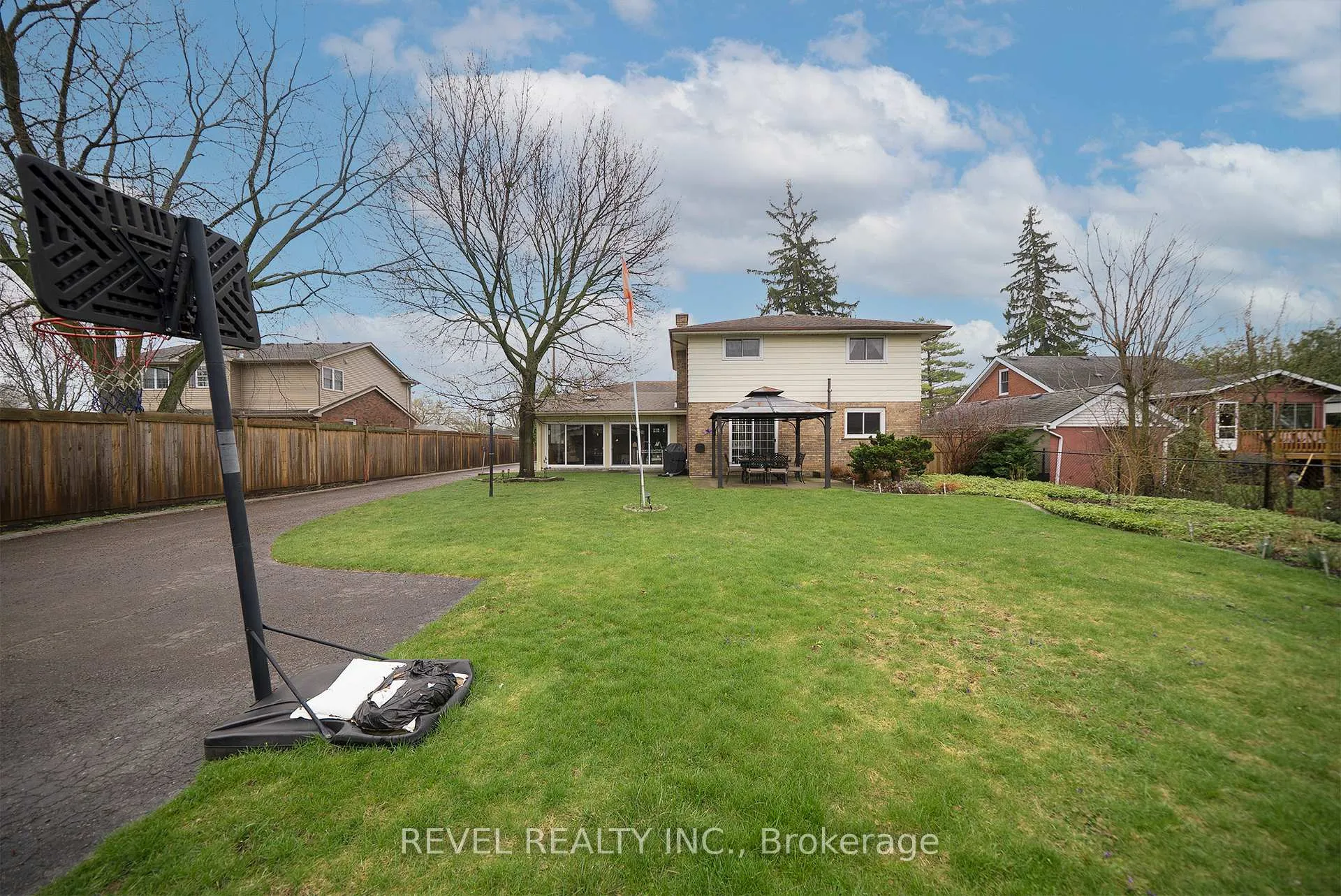 Photo 43 of 45 Clench Avenue, Brantford — HOMEH