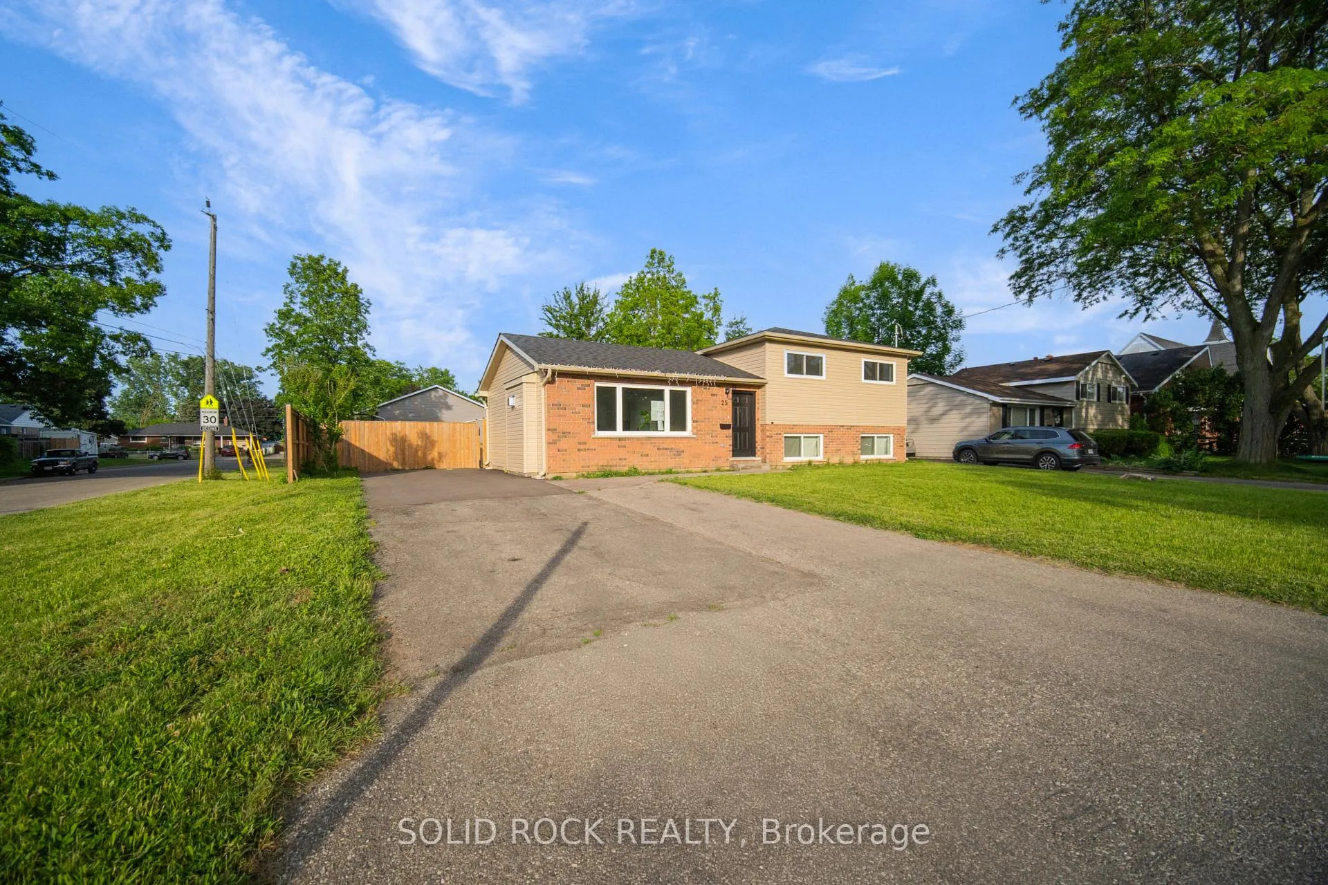 Photo 3 of 25 Patterson Avenue, Brantford, Echo Place — HOMEH