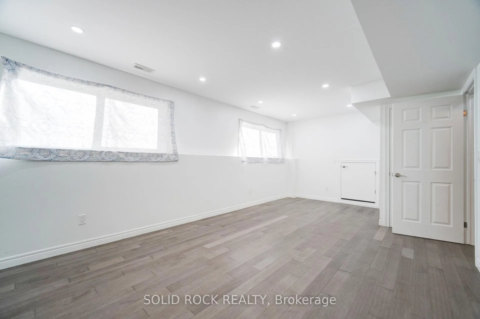 Photo 14 of 25 Patterson Avenue, Brantford, Echo Place — HOMEH