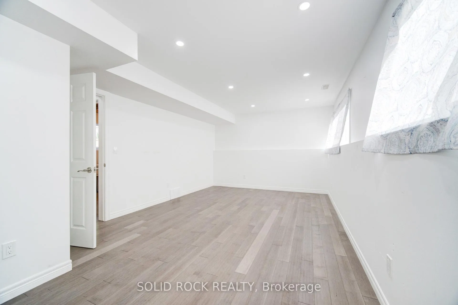 Photo 16 of 25 Patterson Avenue, Brantford, Echo Place — HOMEH
