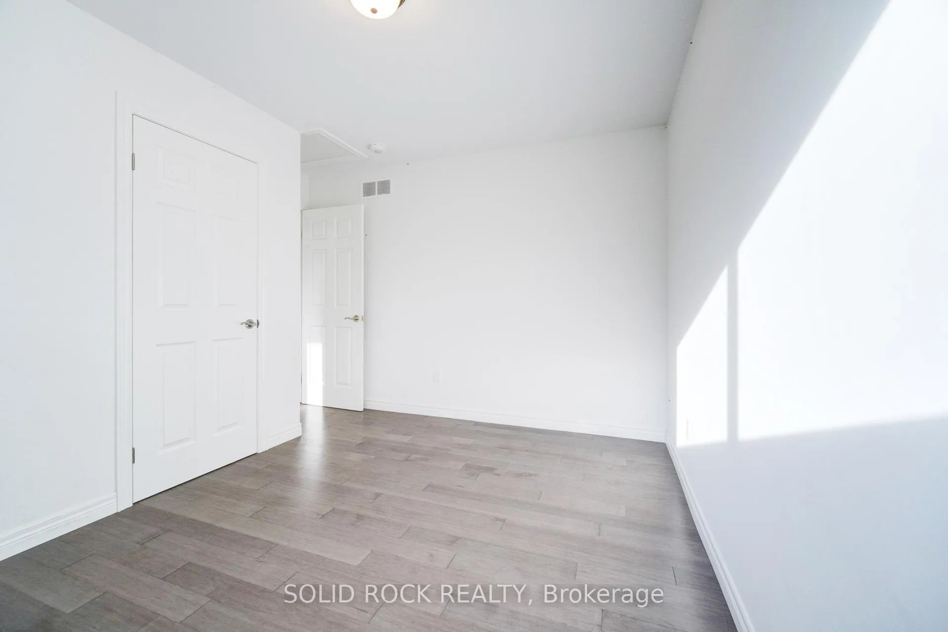 Photo 21 of 25 Patterson Avenue, Brantford, Echo Place — HOMEH