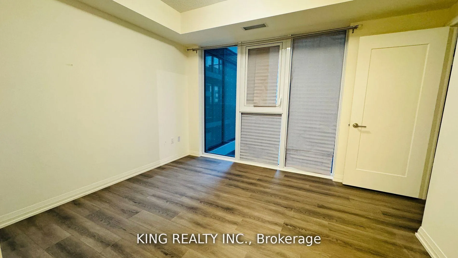 Photo 4 of Unit 420, 9000 Jane Street, Vaughan, Concord — HOMEH