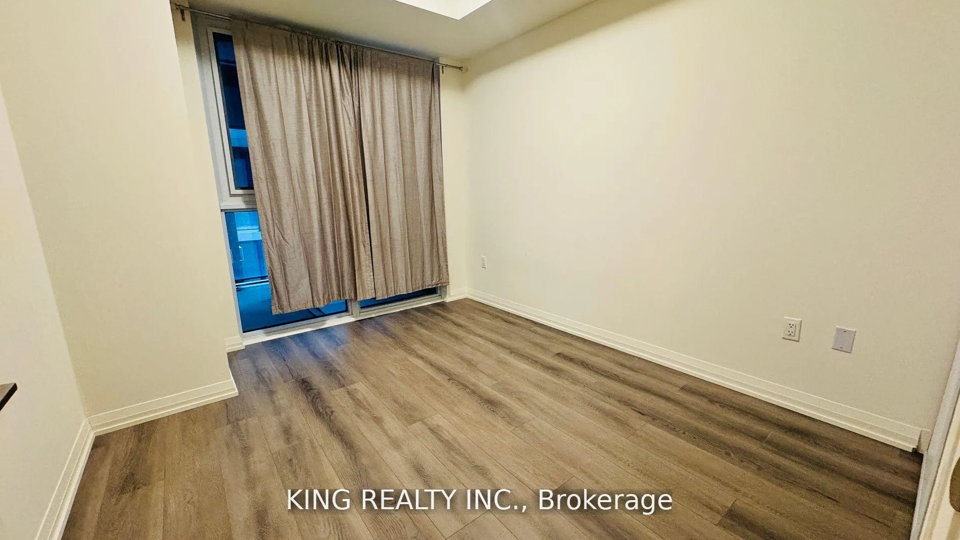 Photo 5 of Unit 420, 9000 Jane Street, Vaughan, Concord — HOMEH