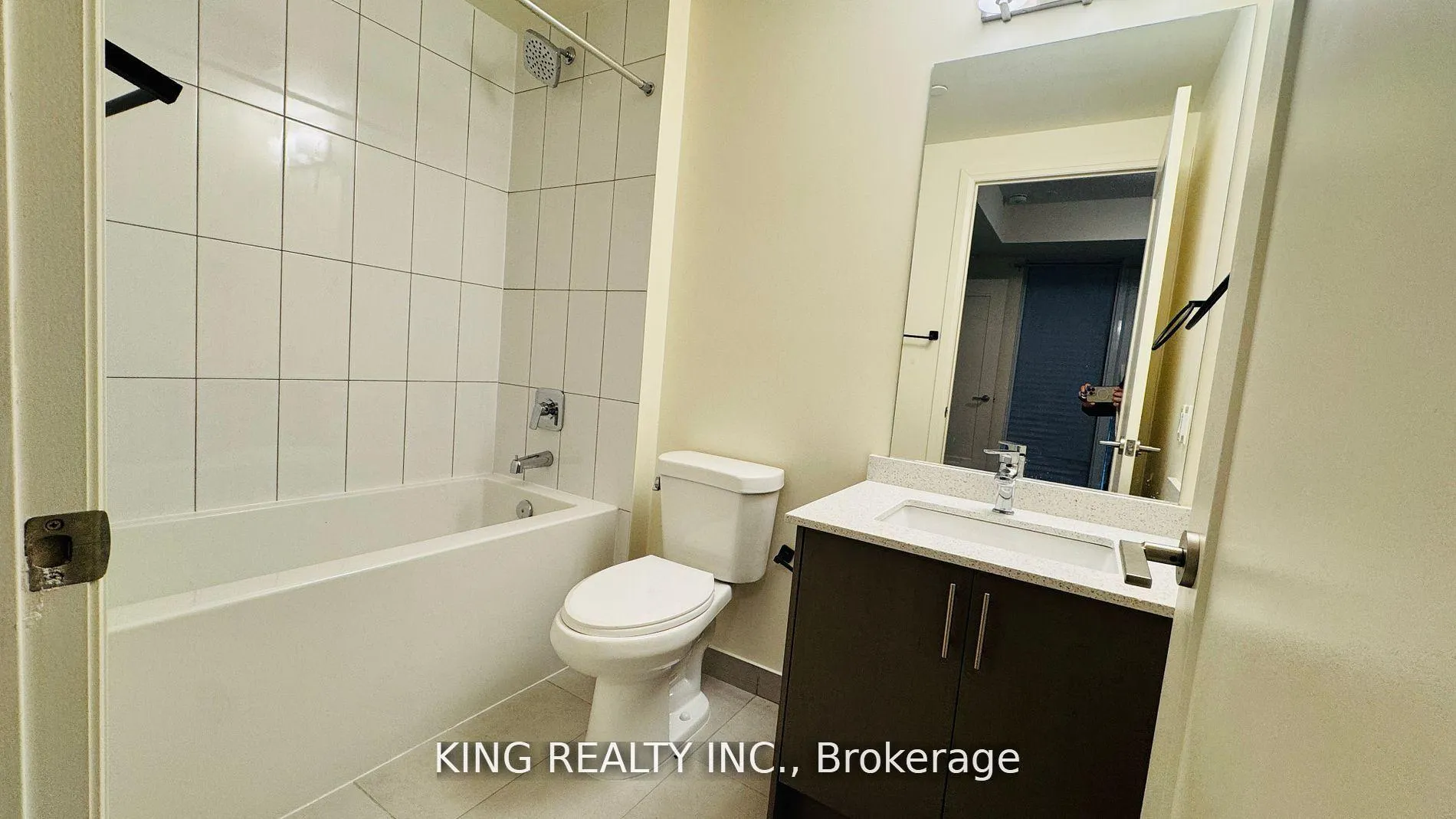 Photo 7 of Unit 420, 9000 Jane Street, Vaughan, Concord — HOMEH