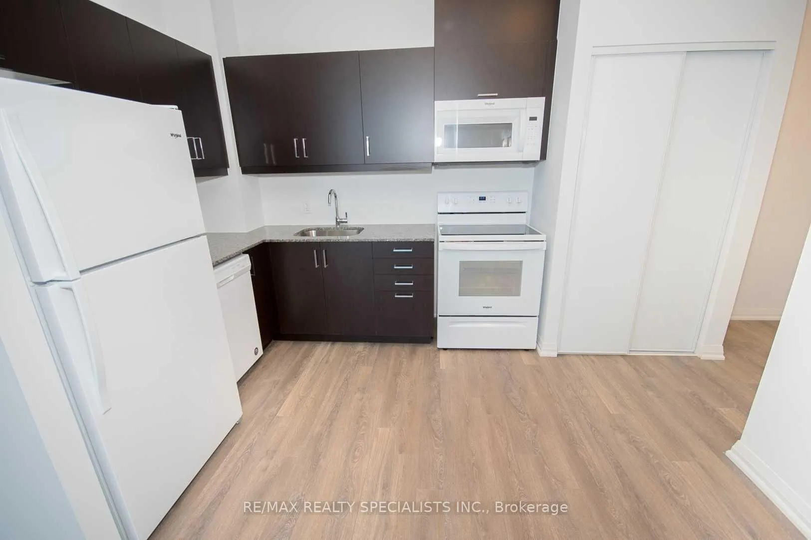 Photo 7 of Unit 813, 30 Meadowglen Place, Scarborough, Woburn — HOMEH