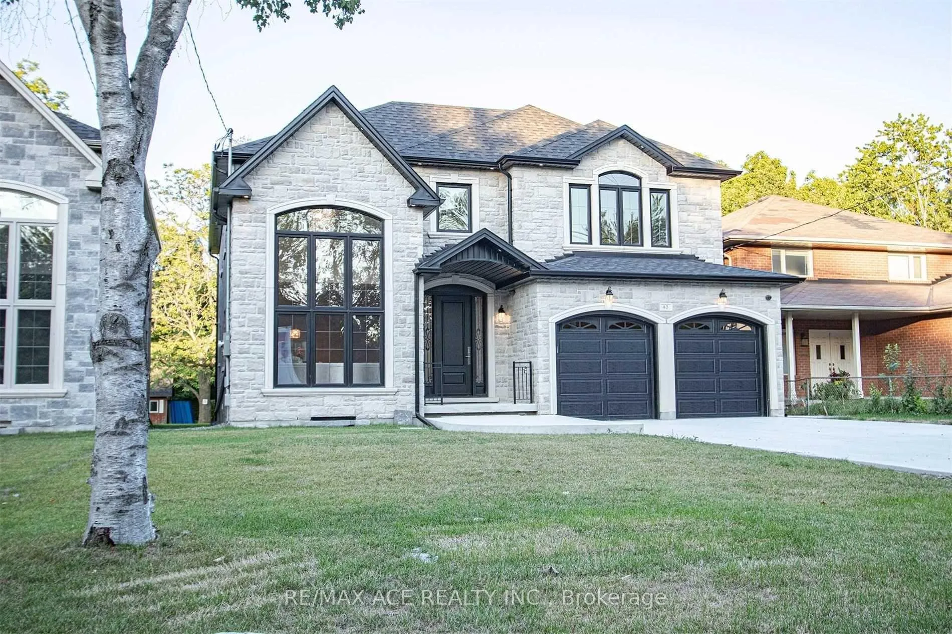 Front of Unit Bsmt, 47 Mccowan Road