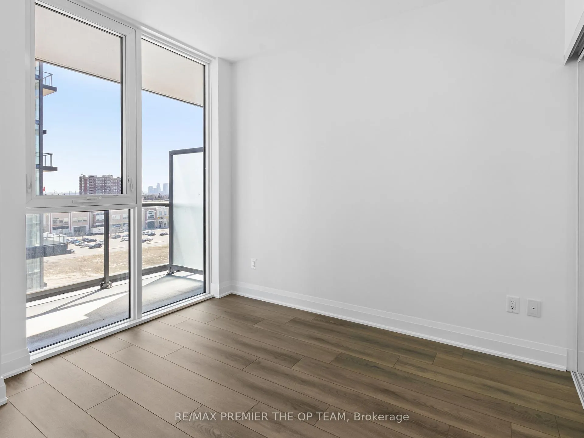 Photo 6 of Unit 817, 10 Gatineau Drive, Vaughan, Beverley Glen — HOMEH