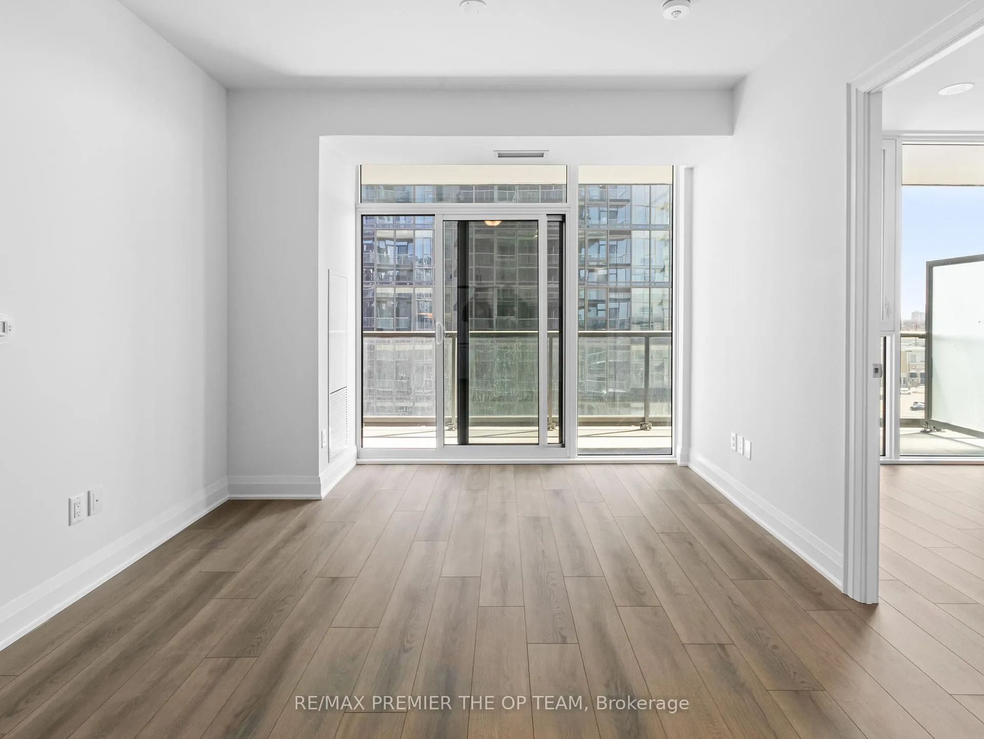 Photo 7 of Unit 817, 10 Gatineau Drive, Vaughan, Beverley Glen — HOMEH