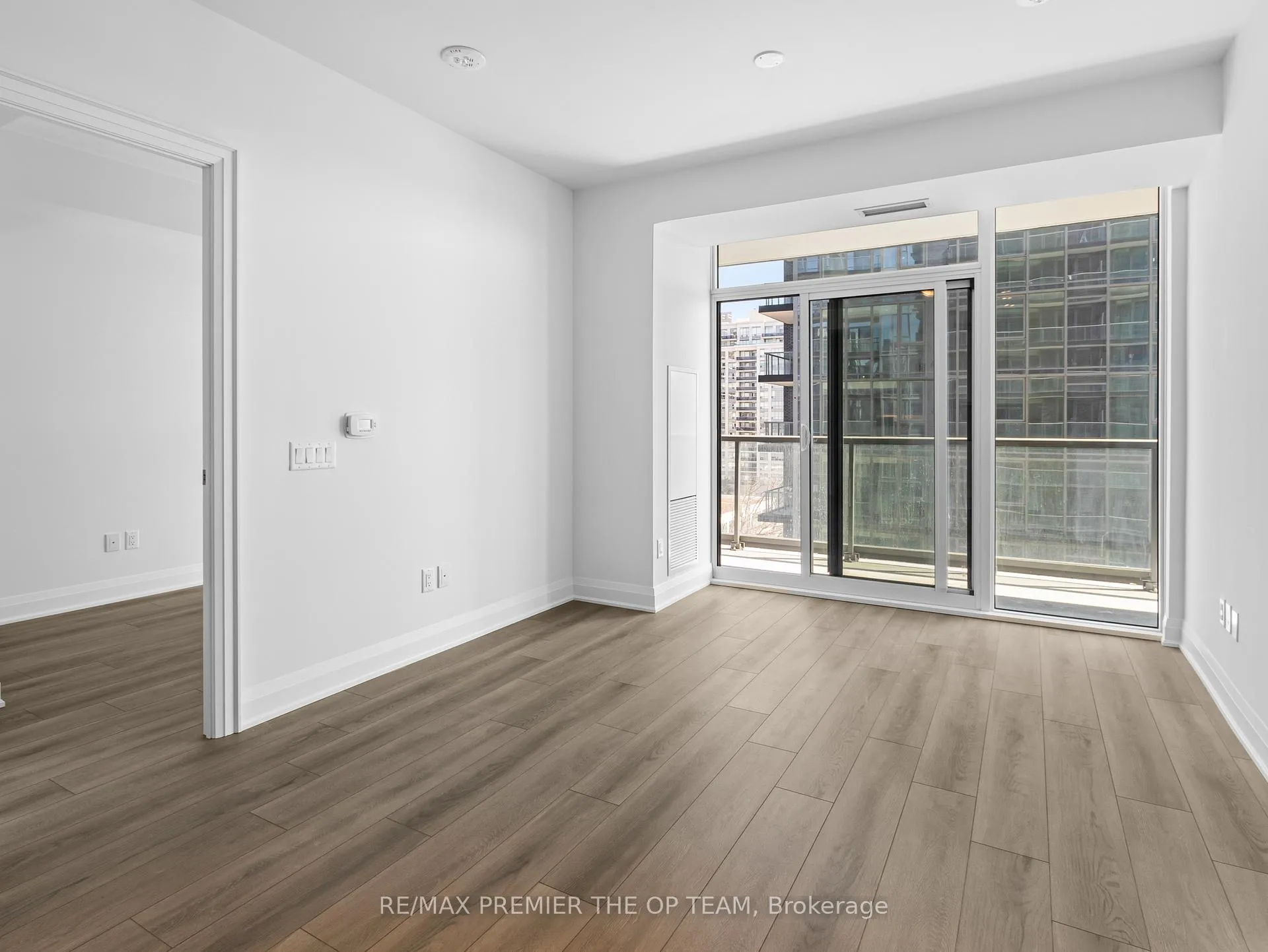Photo 11 of Unit 817, 10 Gatineau Drive, Vaughan, Beverley Glen — HOMEH
