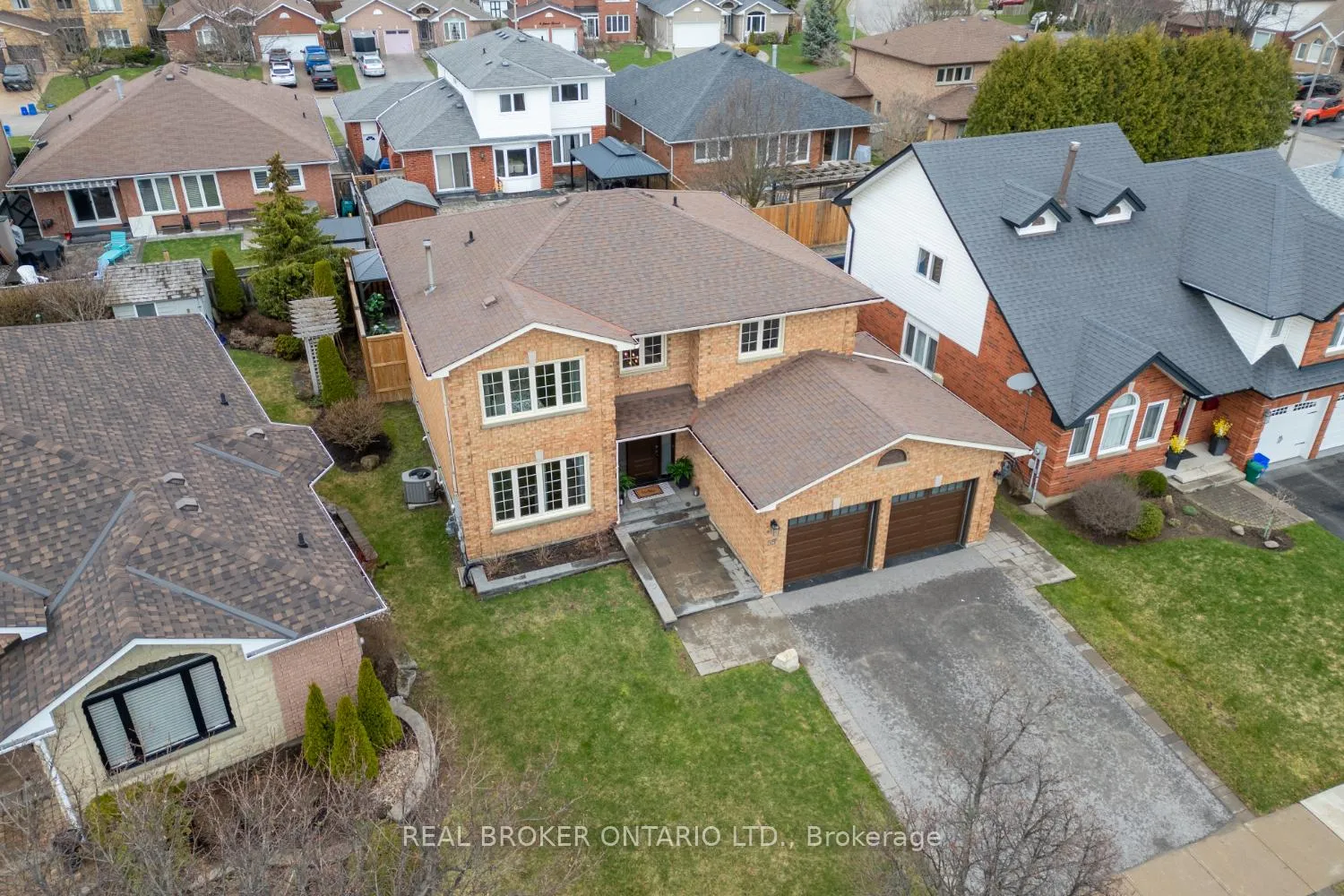 Photo 2 of 55 Mull Crescent, Clarington, Courtice — HOMEH