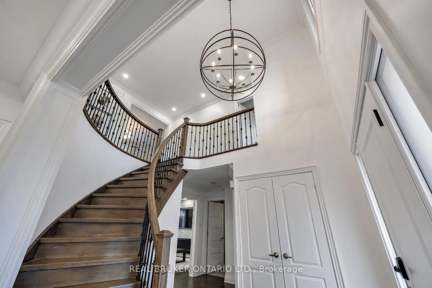 Photo 6 of 55 Mull Crescent, Clarington, Courtice — HOMEH