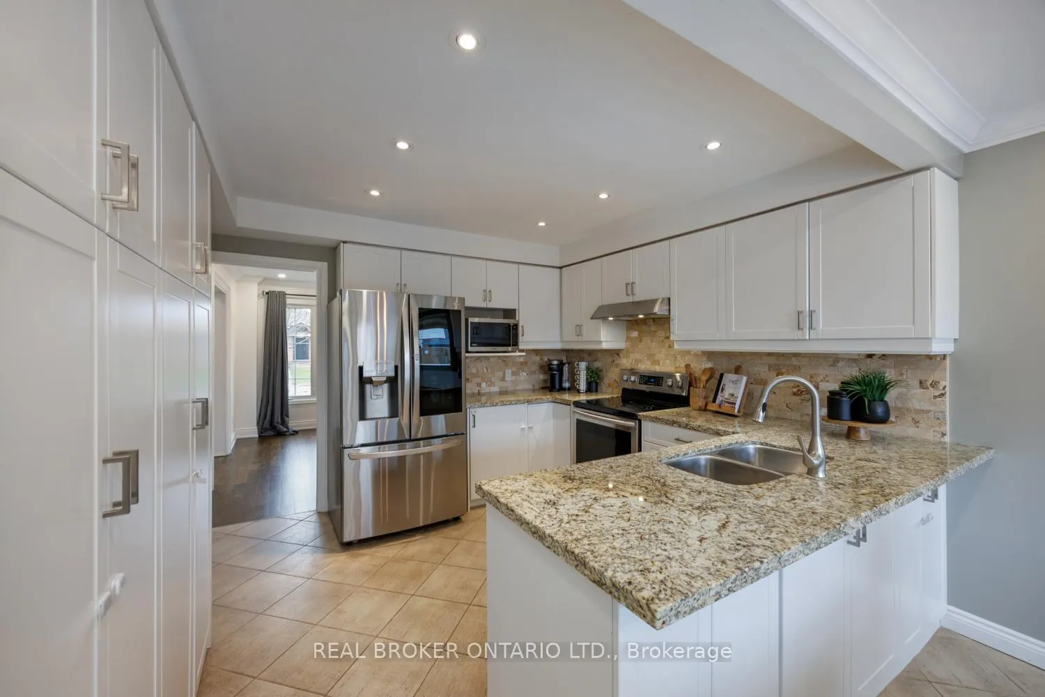 Photo 11 of 55 Mull Crescent, Clarington, Courtice — HOMEH