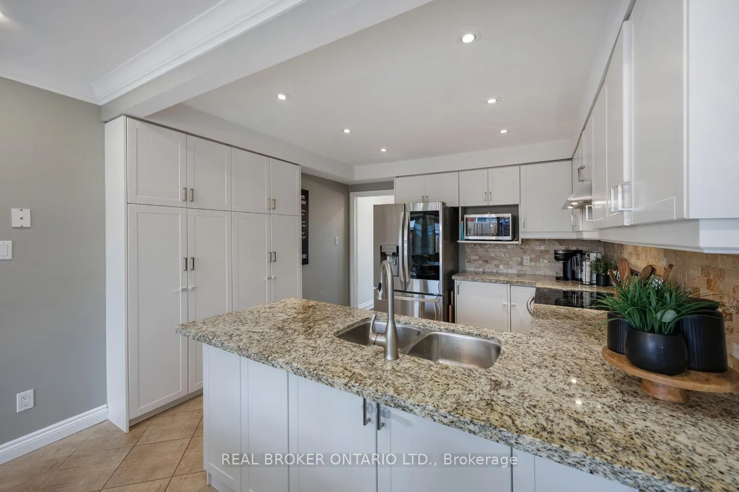Photo 12 of 55 Mull Crescent, Clarington, Courtice — HOMEH