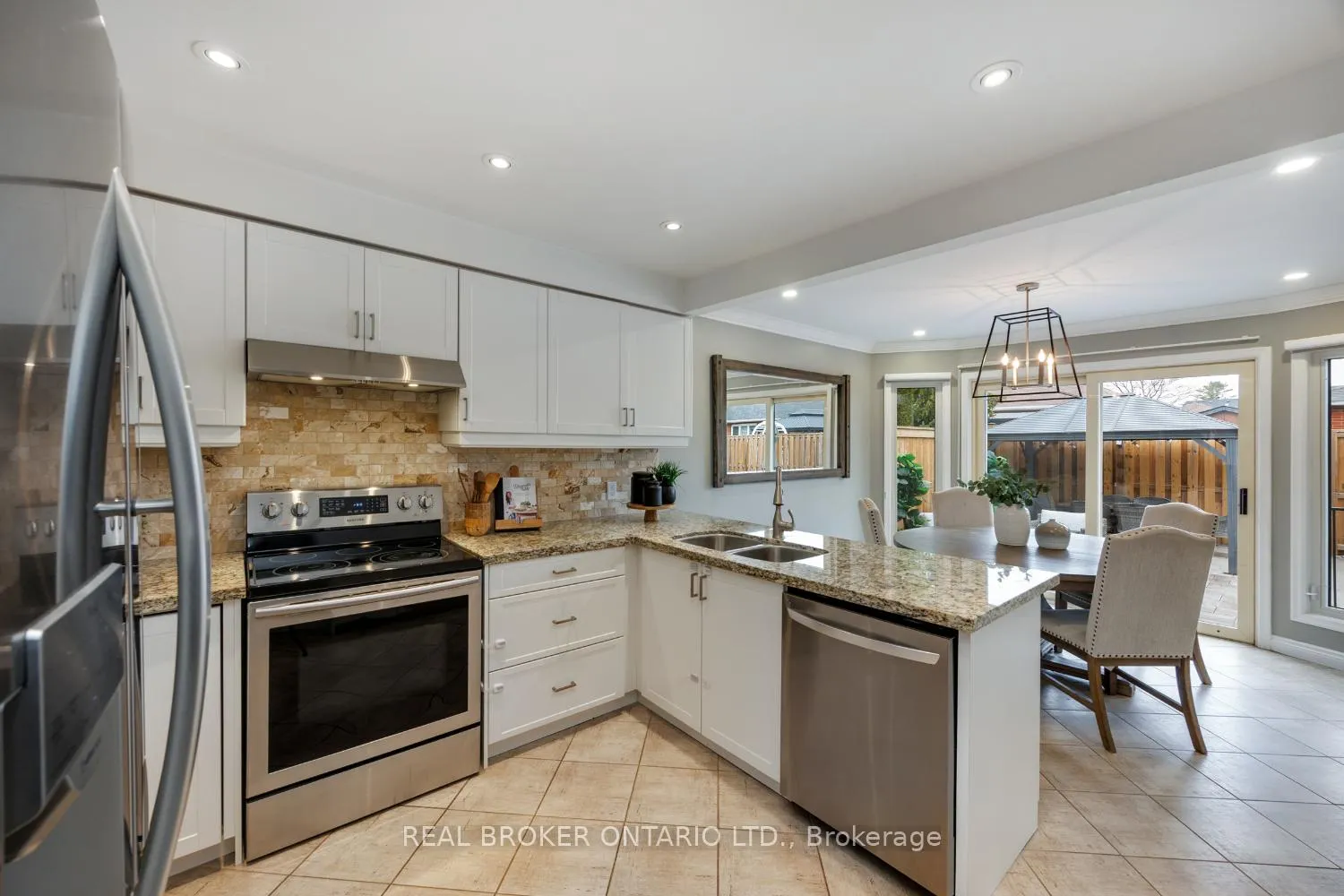 Photo 14 of 55 Mull Crescent, Clarington, Courtice — HOMEH