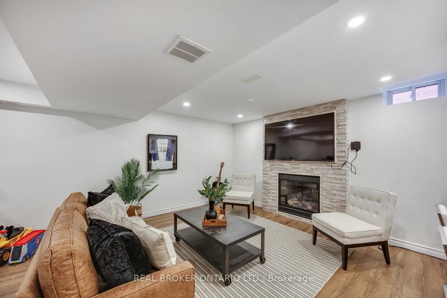 Photo 39 of 55 Mull Crescent, Clarington, Courtice — HOMEH
