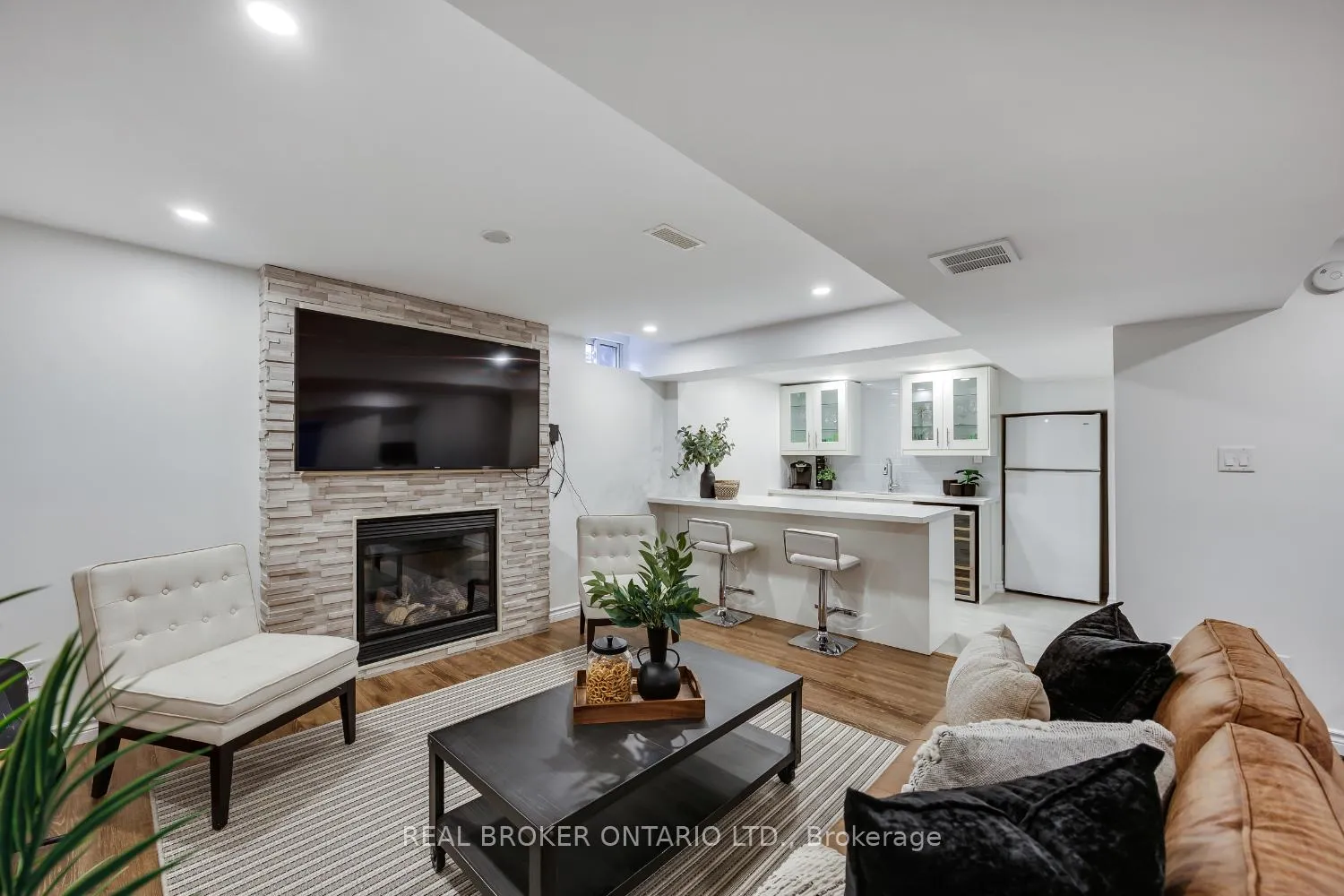 Photo 40 of 55 Mull Crescent, Clarington, Courtice — HOMEH