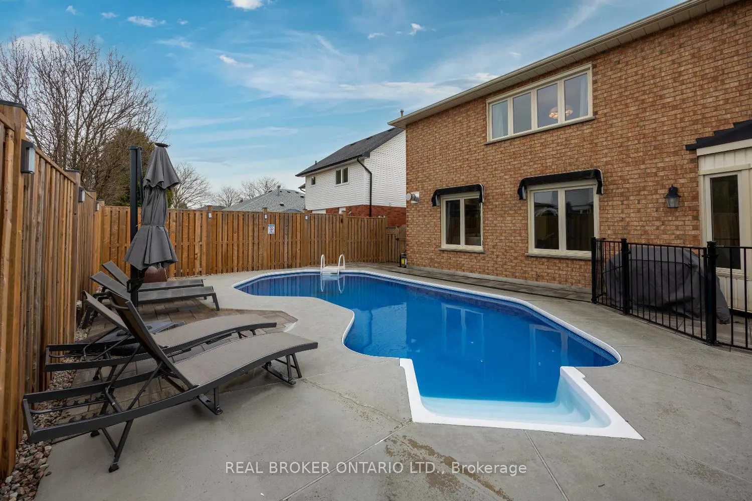Photo 45 of 55 Mull Crescent, Clarington, Courtice — HOMEH