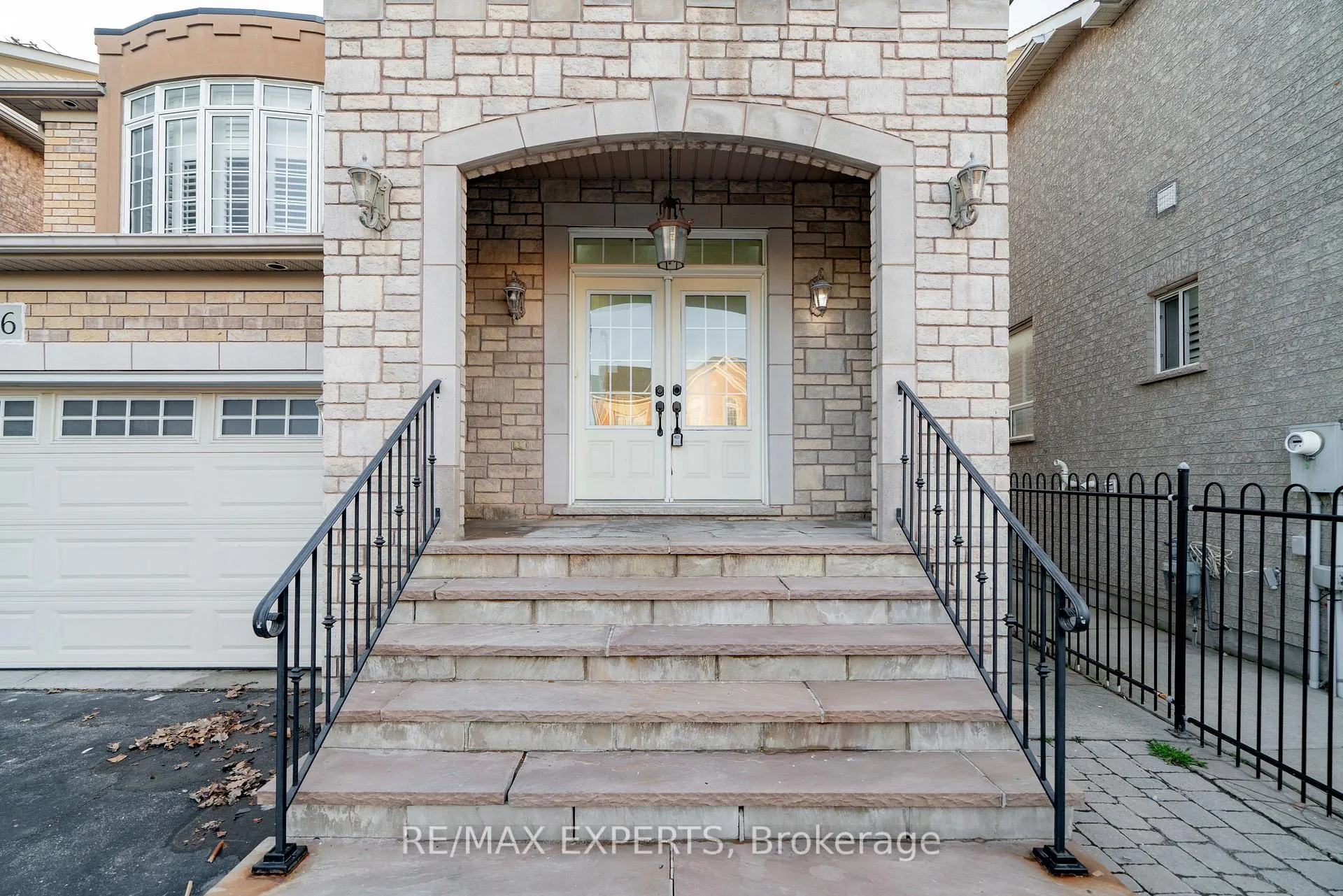 Photo 3 of 96 Sedgewick Circle, Brampton, Fletcher's Meadow — HOMEH