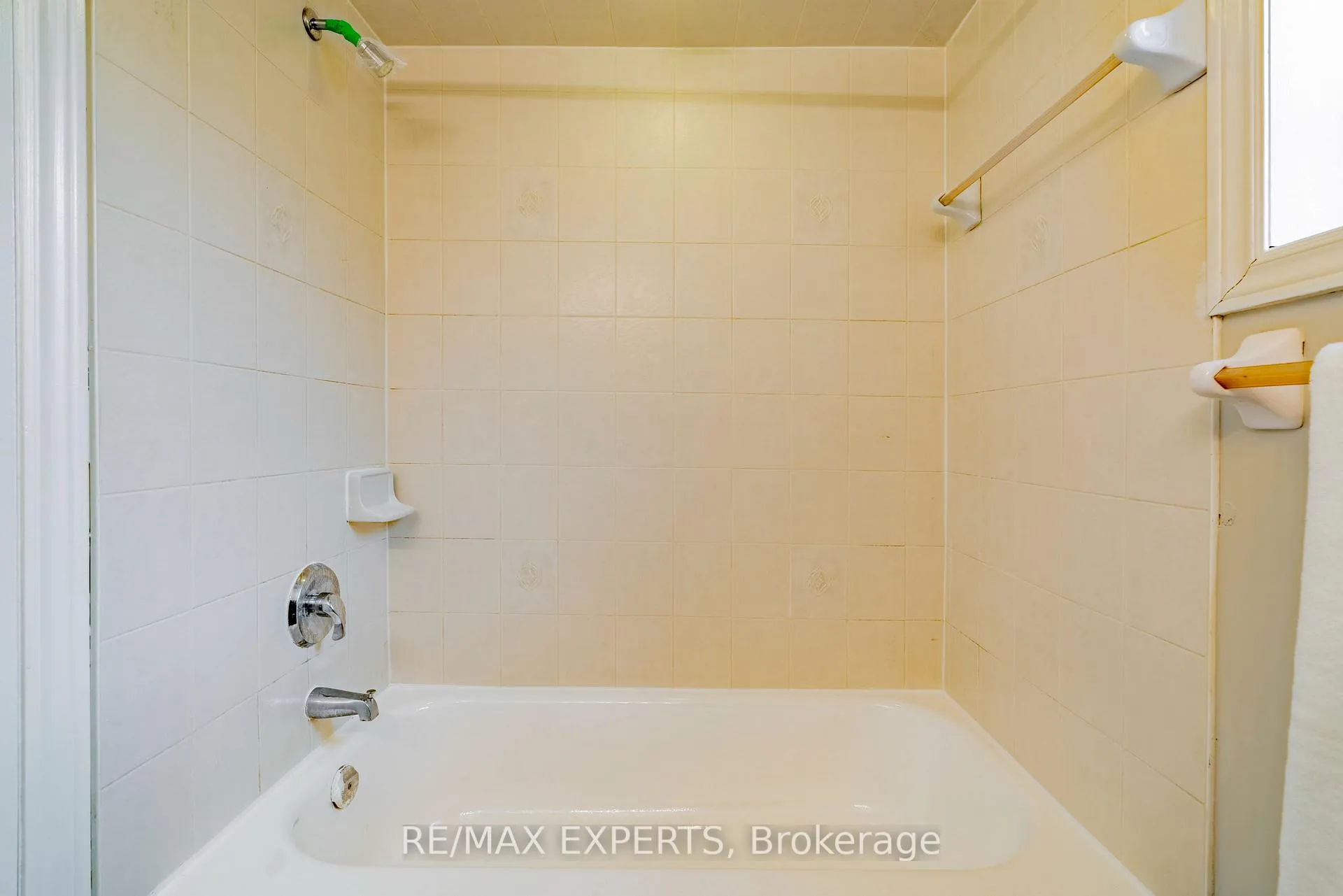Photo 33 of 96 Sedgewick Circle, Brampton, Fletcher's Meadow — HOMEH