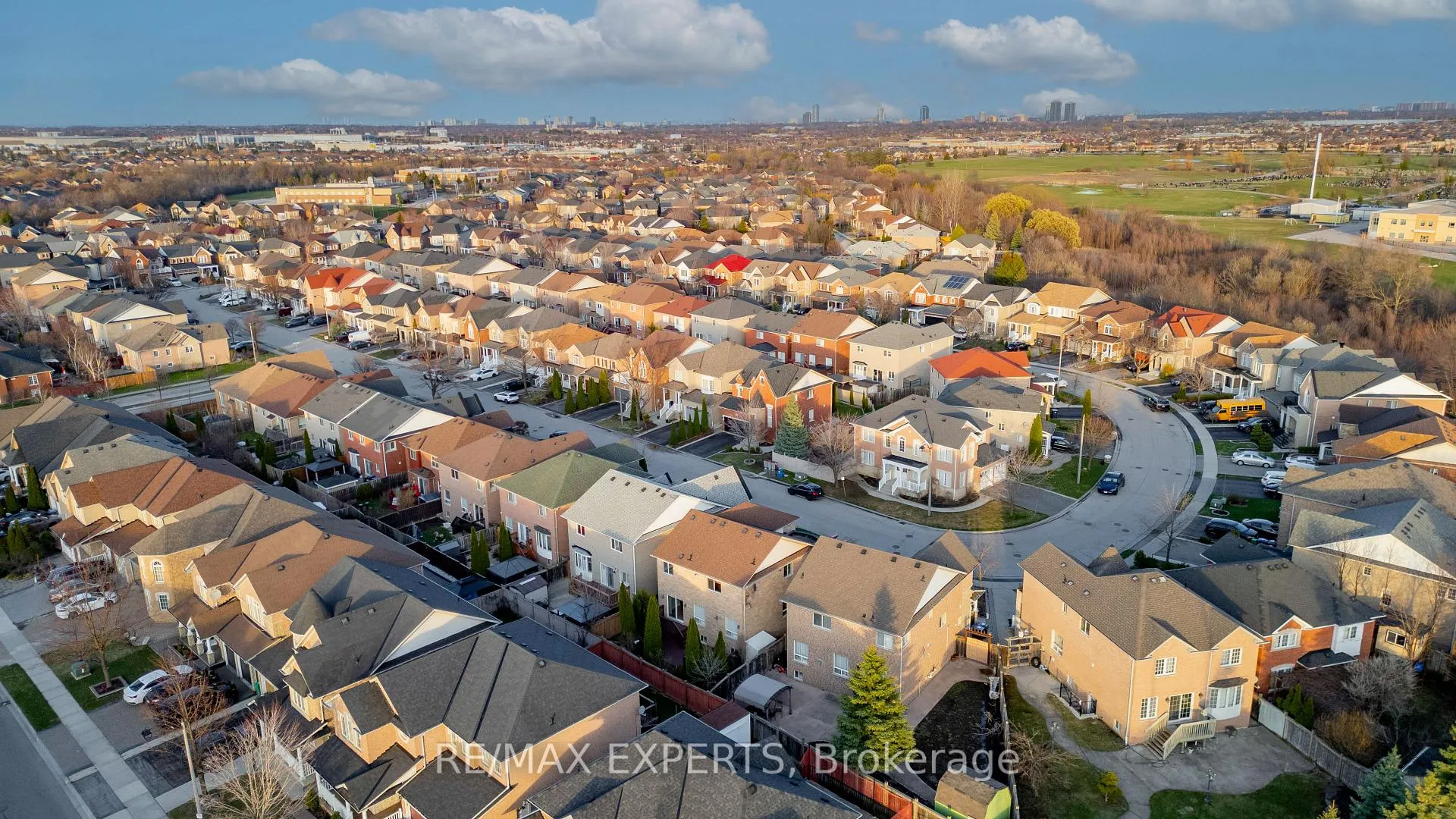 Photo 48 of 96 Sedgewick Circle, Brampton, Fletcher's Meadow — HOMEH