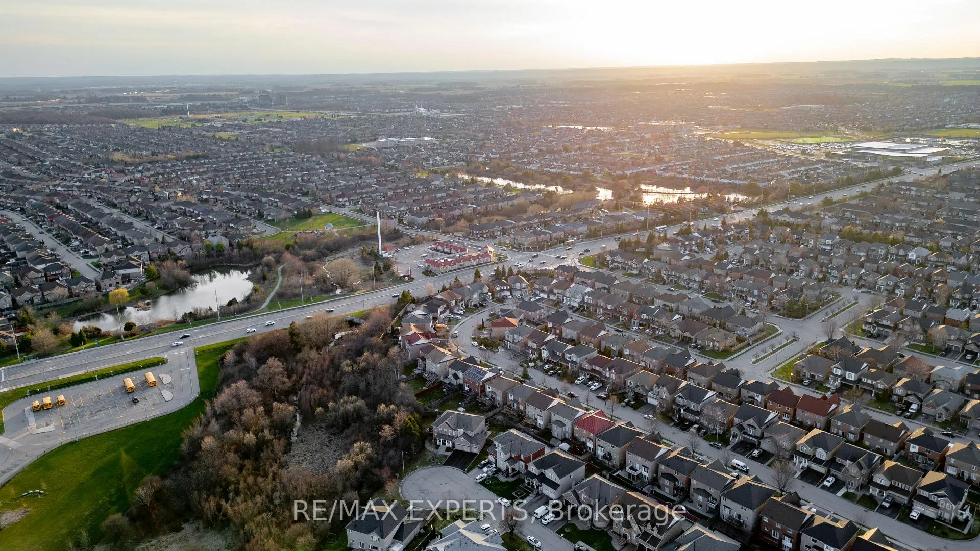 Photo 50 of 96 Sedgewick Circle, Brampton, Fletcher's Meadow — HOMEH