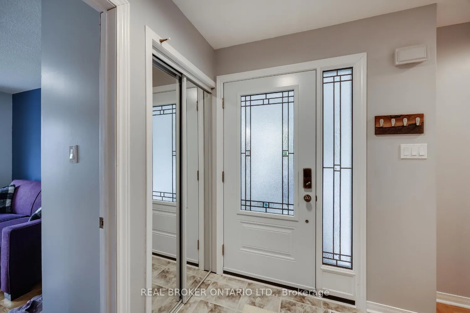Photo 5 of 71 Roser Crescent, Clarington, Bowmanville — HOMEH