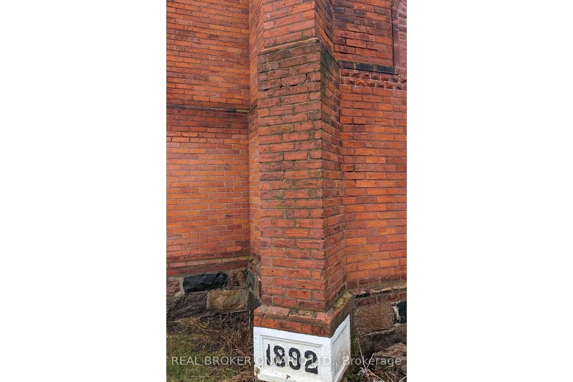 Photo 5 of 2048 Albert Street S, Howick — HOMEH