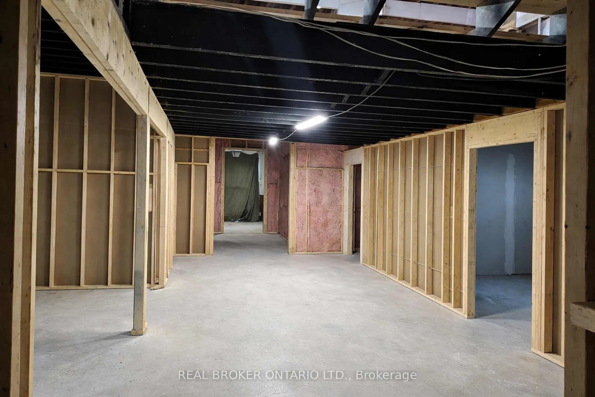 Photo 18 of 2048 Albert Street S, Howick — HOMEH