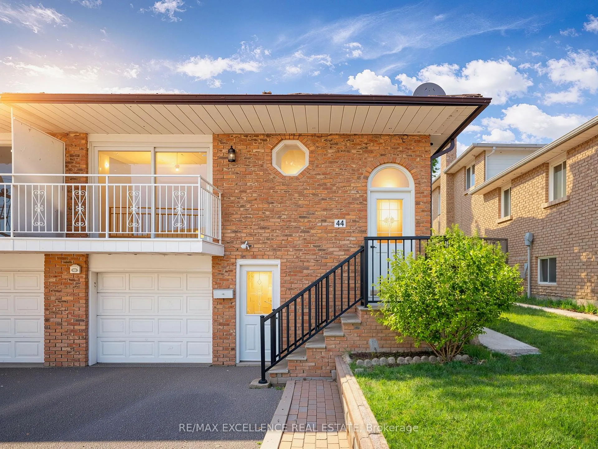 Front of 44 Fallway Road