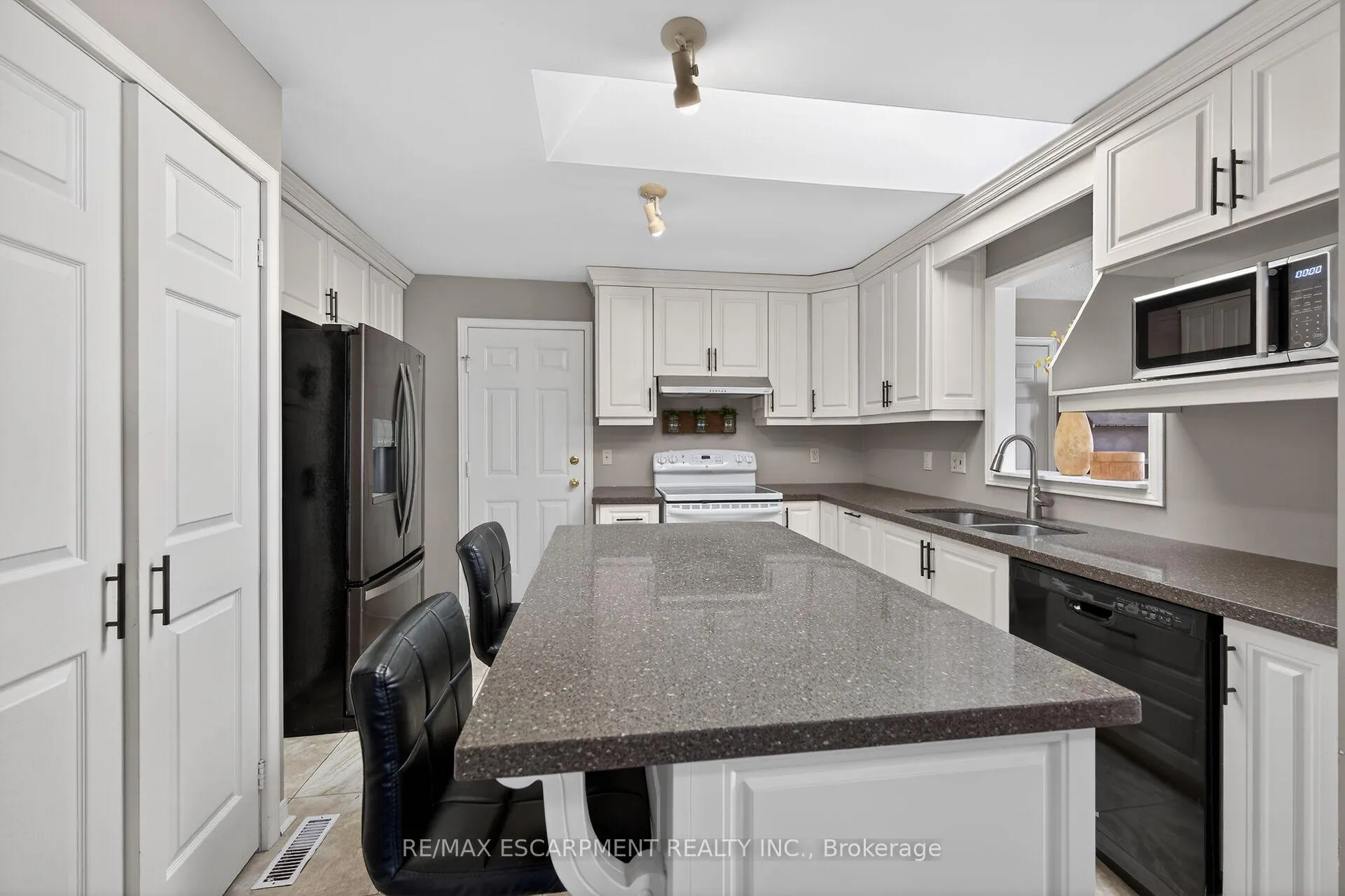 Photo 9 of 232 Silverbirch Boulevard, Hamilton, Villages of Glancaster — HOMEH