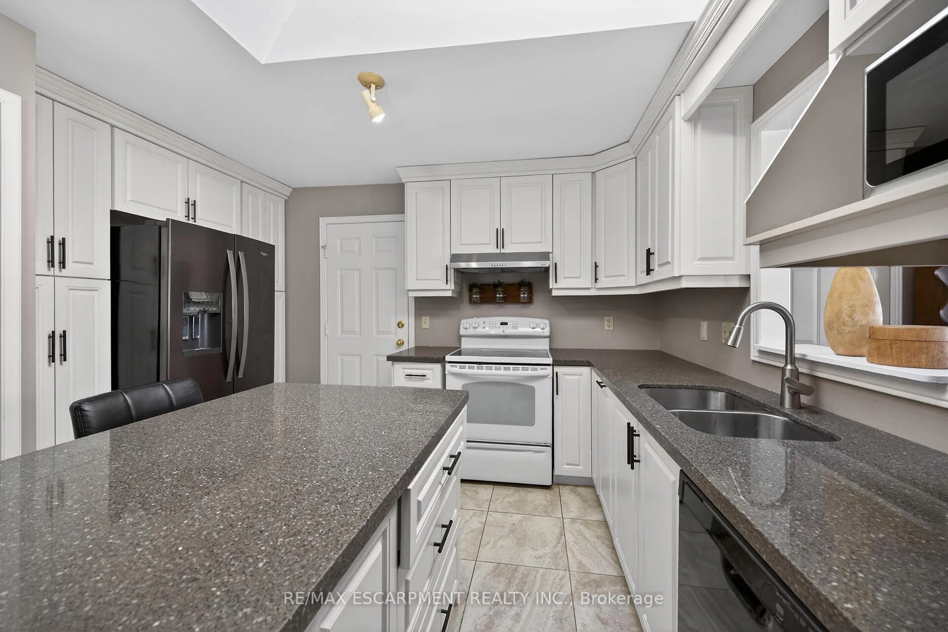 Photo 10 of 232 Silverbirch Boulevard, Hamilton, Villages of Glancaster — HOMEH