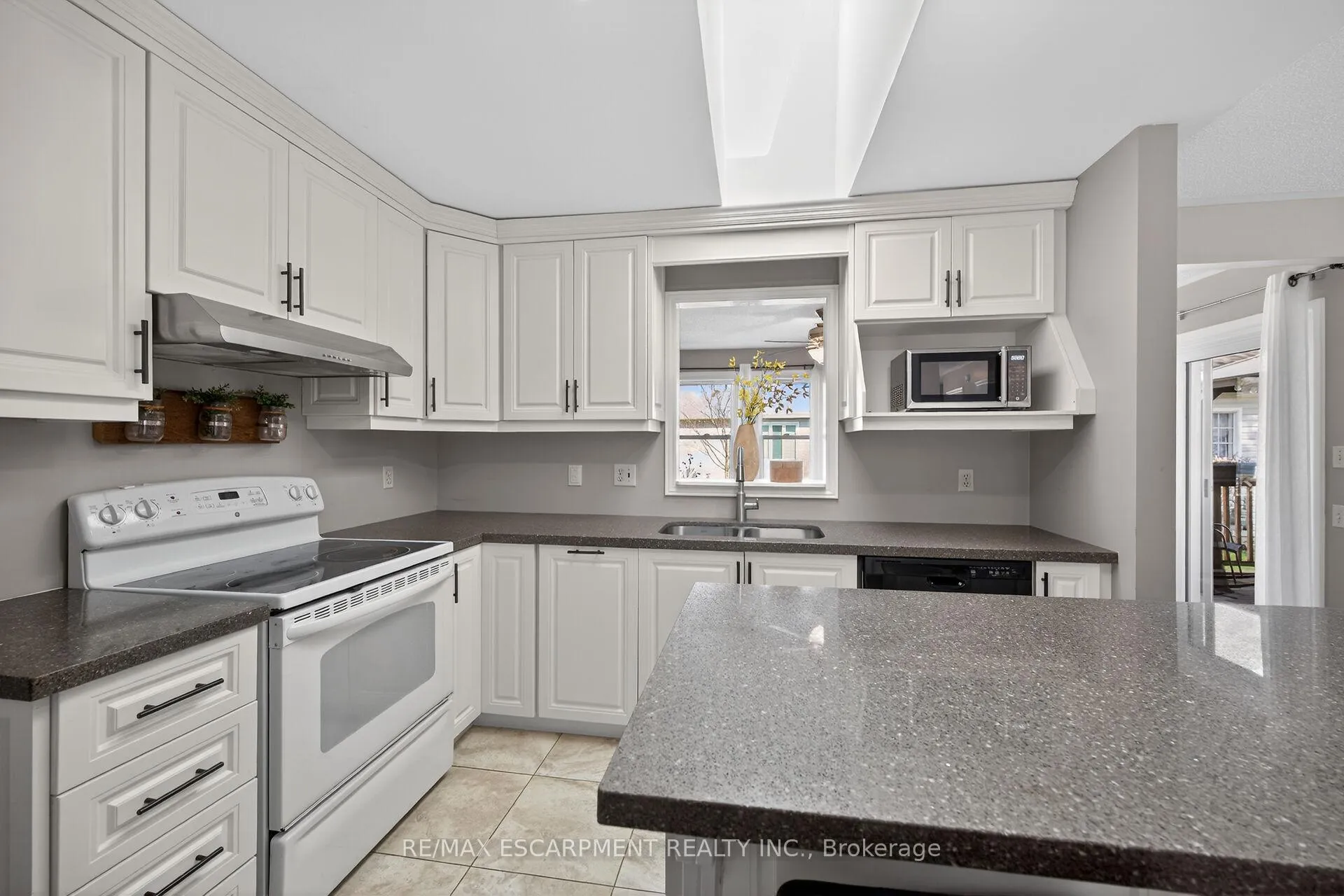 Photo 13 of 232 Silverbirch Boulevard, Hamilton, Villages of Glancaster — HOMEH