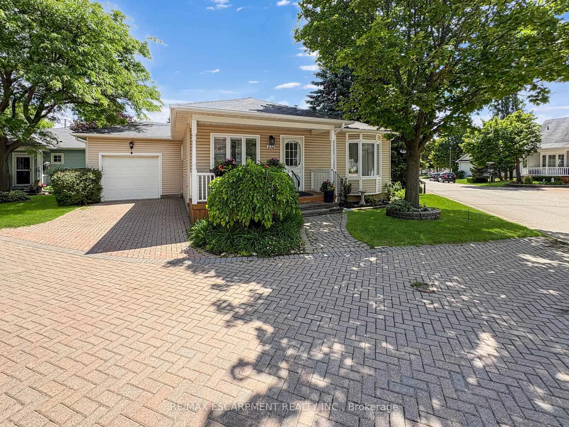 Photo 1 of 232 Silverbirch Boulevard, Hamilton, Villages of Glancaster — HOMEH